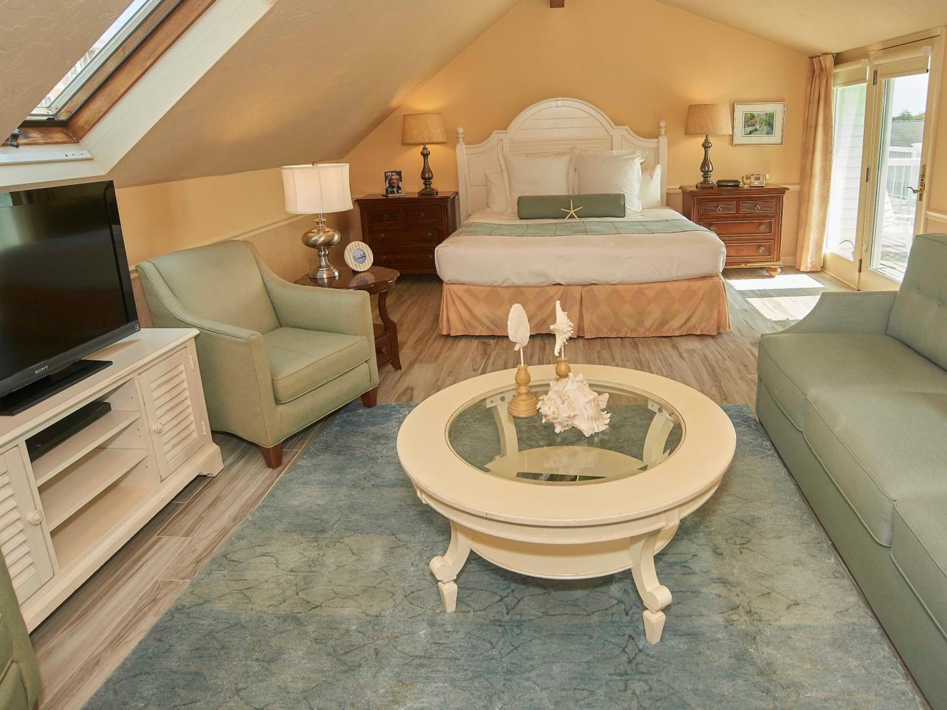 Anchor In Distinctive Waterfront Lodging gallery photo in Hyannis — image 5
