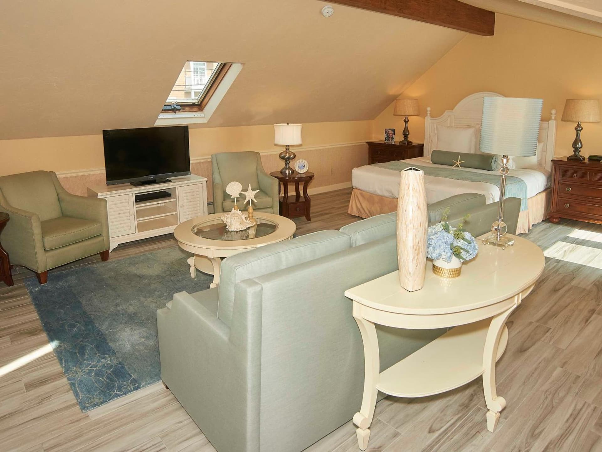 Anchor In Distinctive Waterfront Lodging gallery photo in Hyannis — image 22