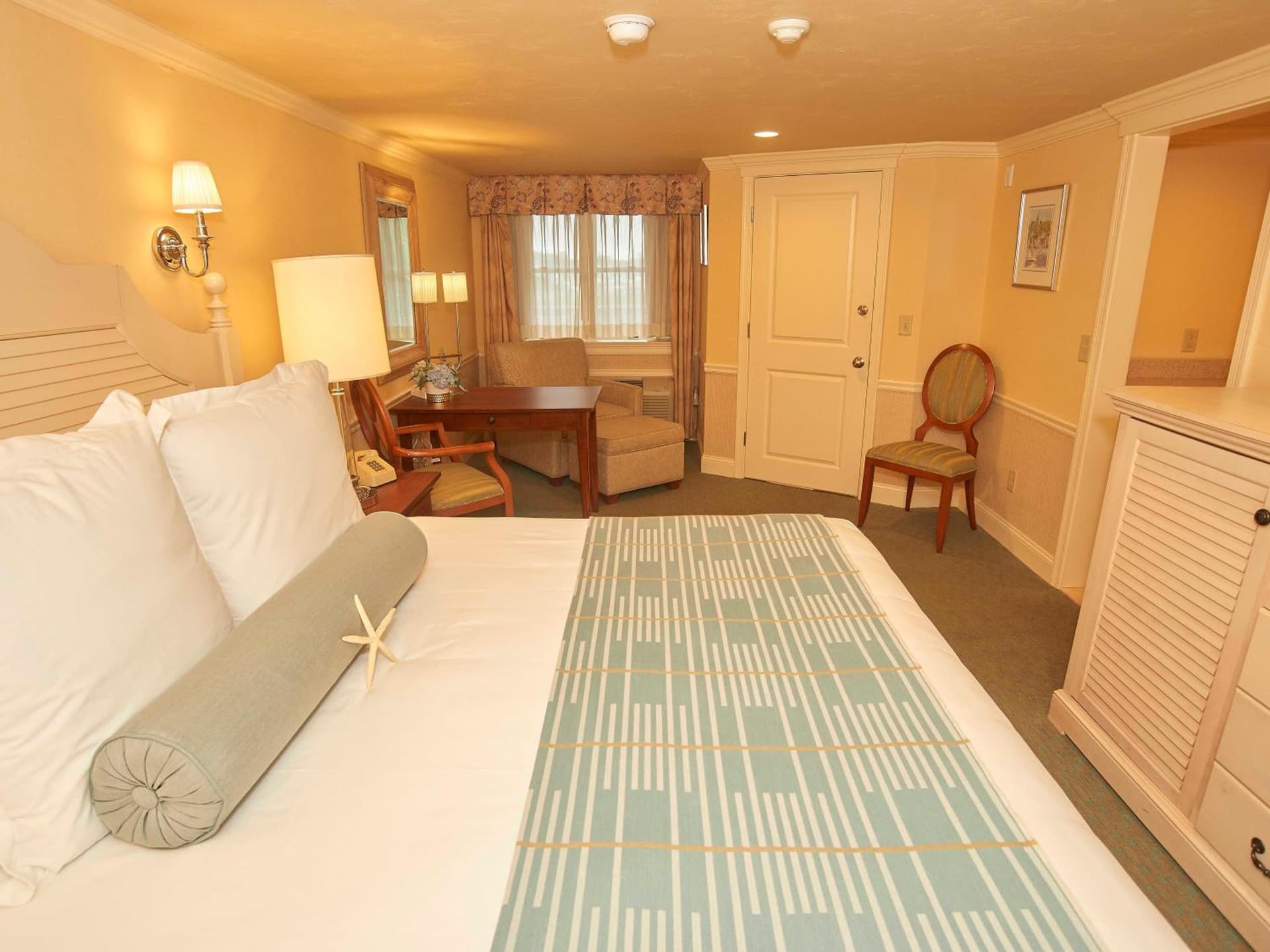 Anchor In Distinctive Waterfront Lodging gallery photo in Hyannis — image 92