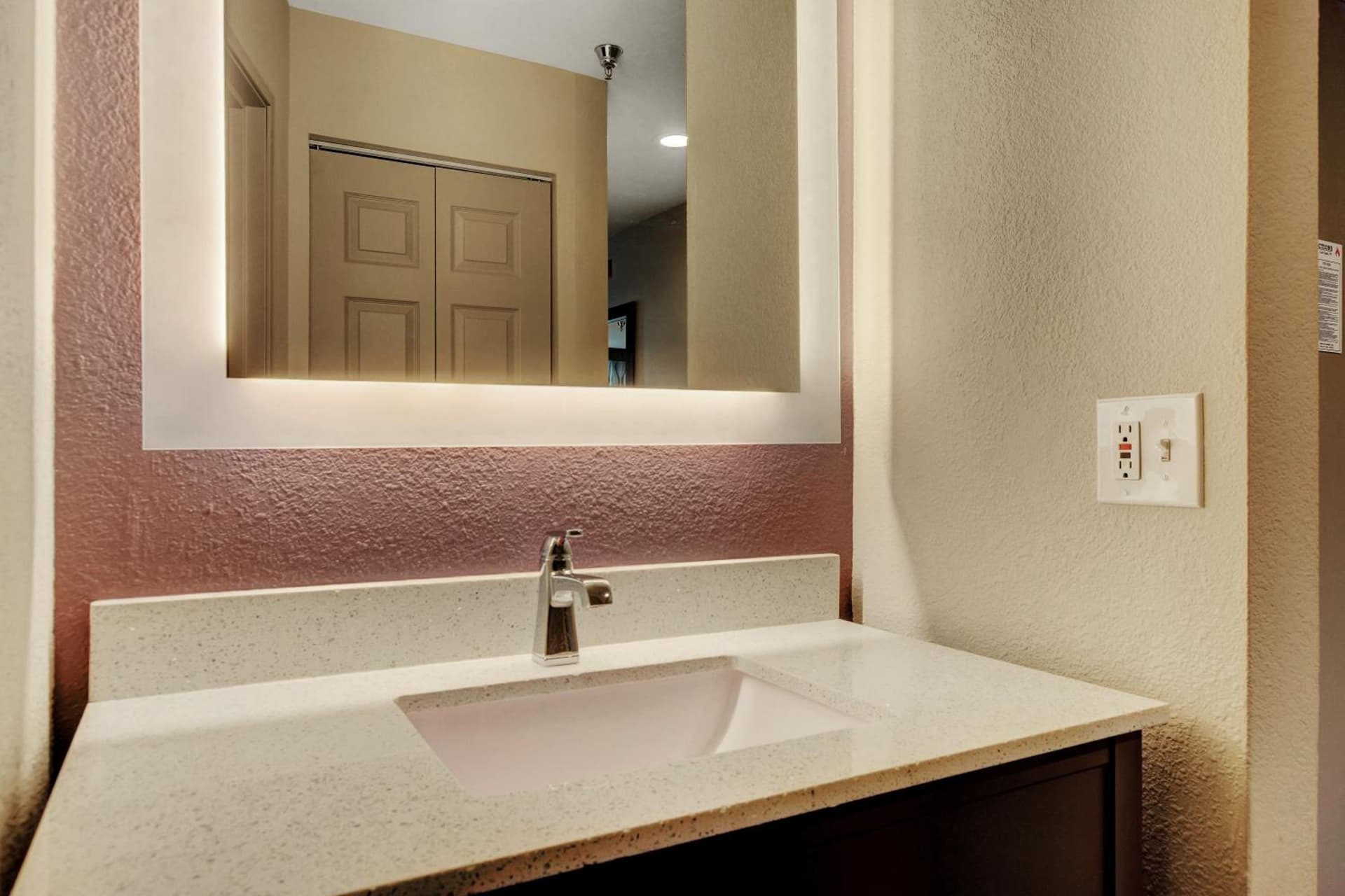 La Quinta Inn & Suites by Wyndham Las Vegas Nellis gallery photo in Las Vegas, NV — image 18