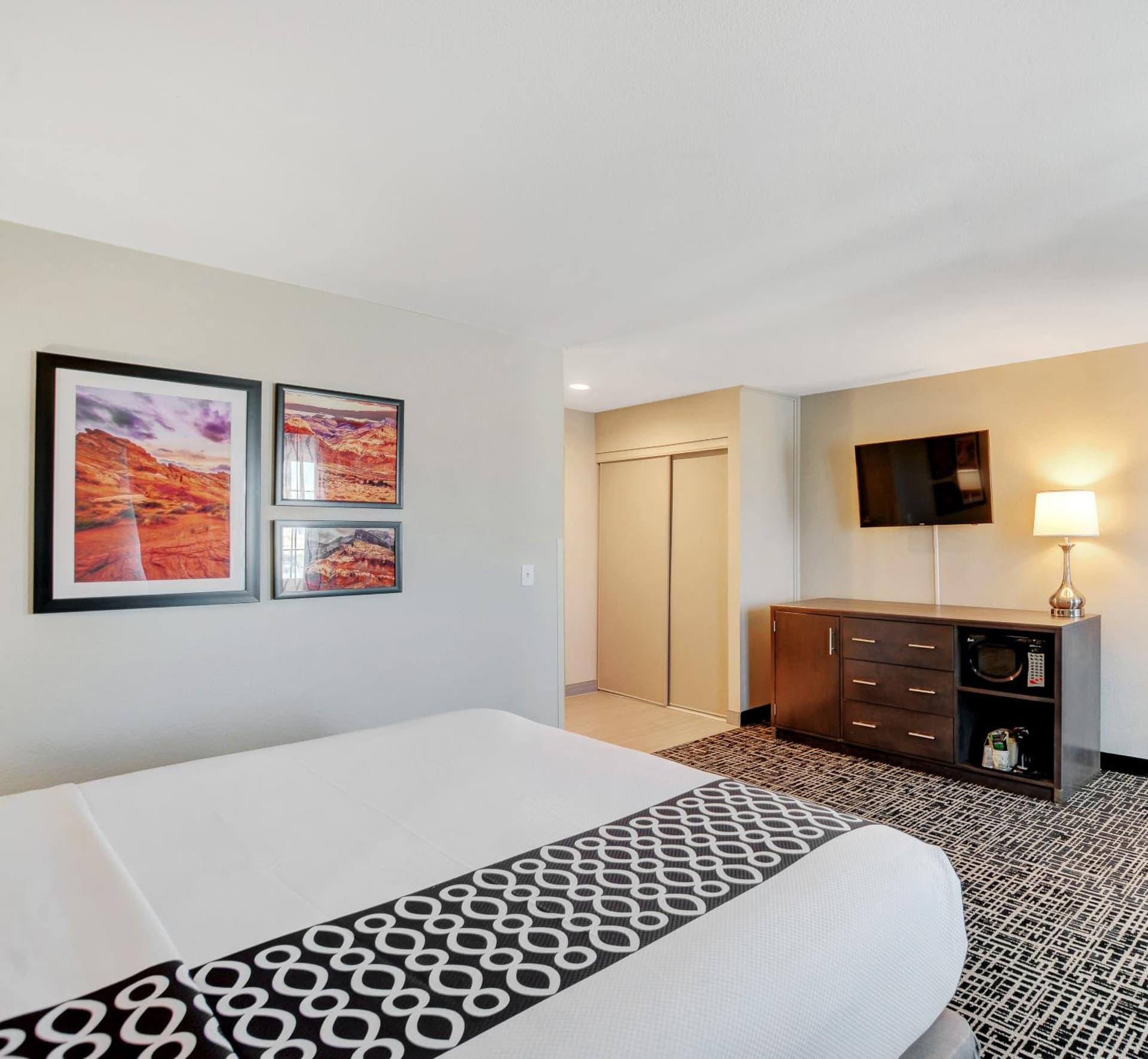 La Quinta Inn & Suites by Wyndham Las Vegas Nellis gallery photo in Las Vegas, NV — image 37