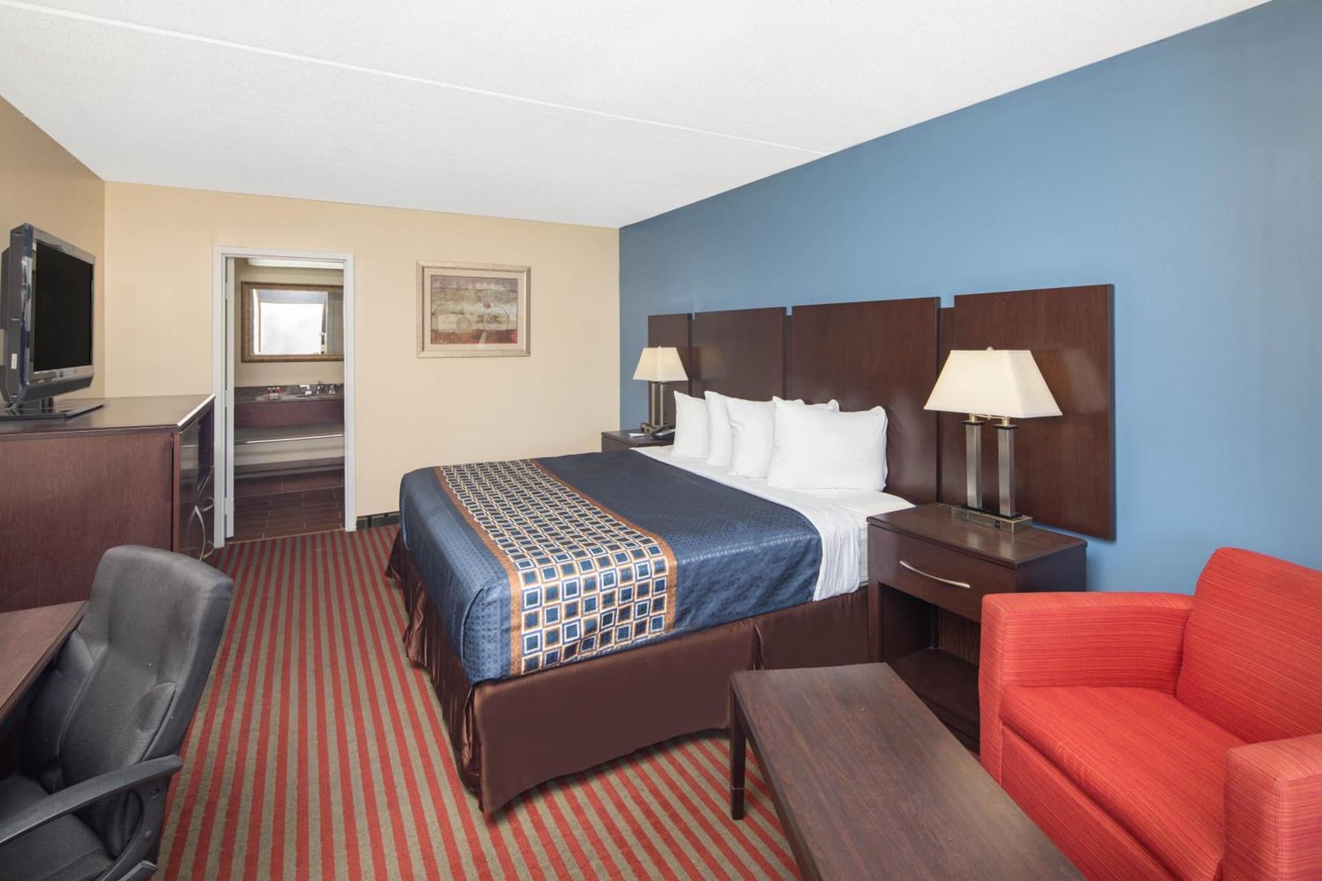 Travelodge by Wyndham Savannah Area/Richmond Hill interior in Richmond Hill, GA — gallery photo 2