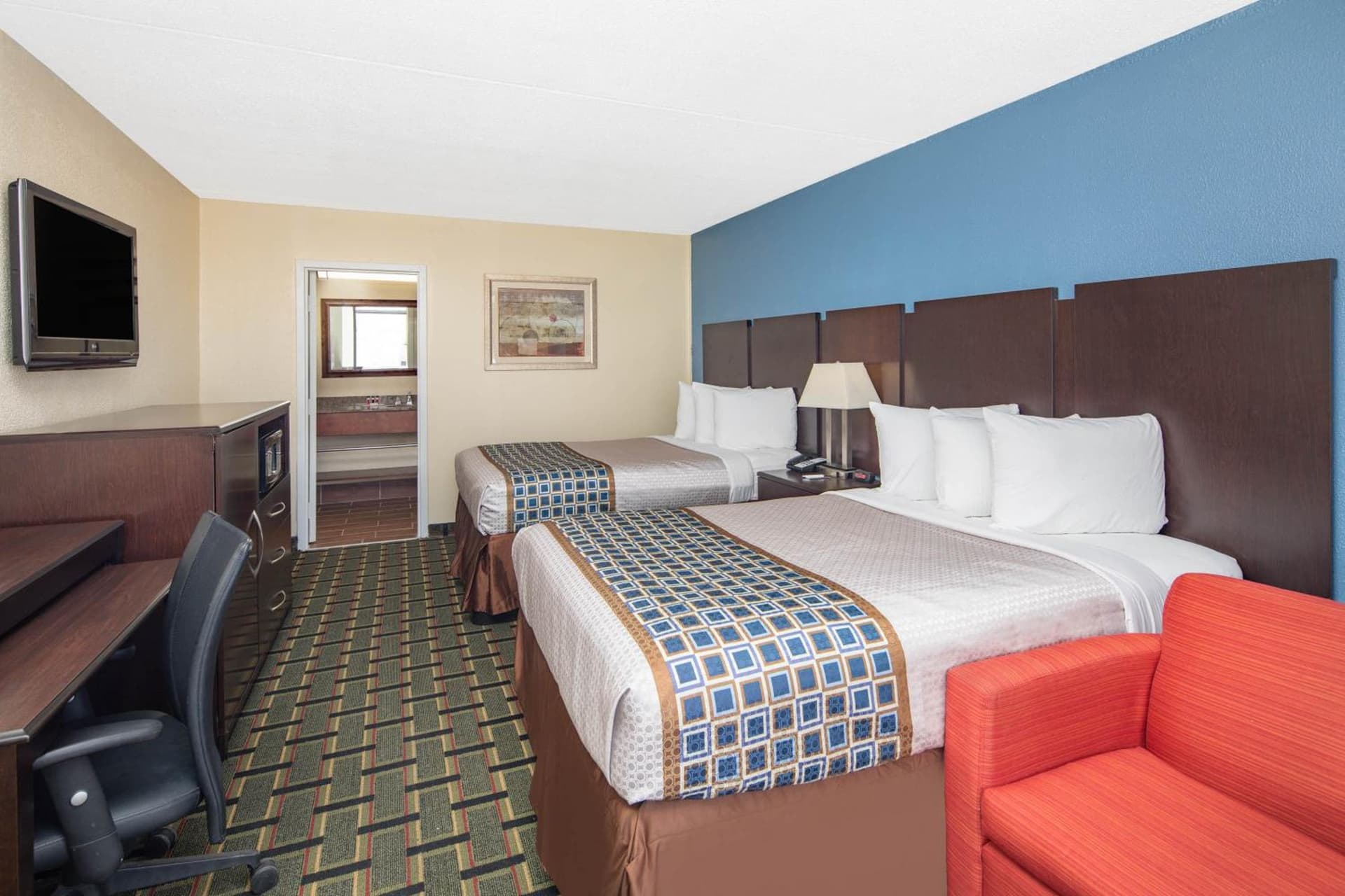 Travelodge by Wyndham Savannah Area/Richmond Hill property views in Richmond Hill, GA — gallery photo 3