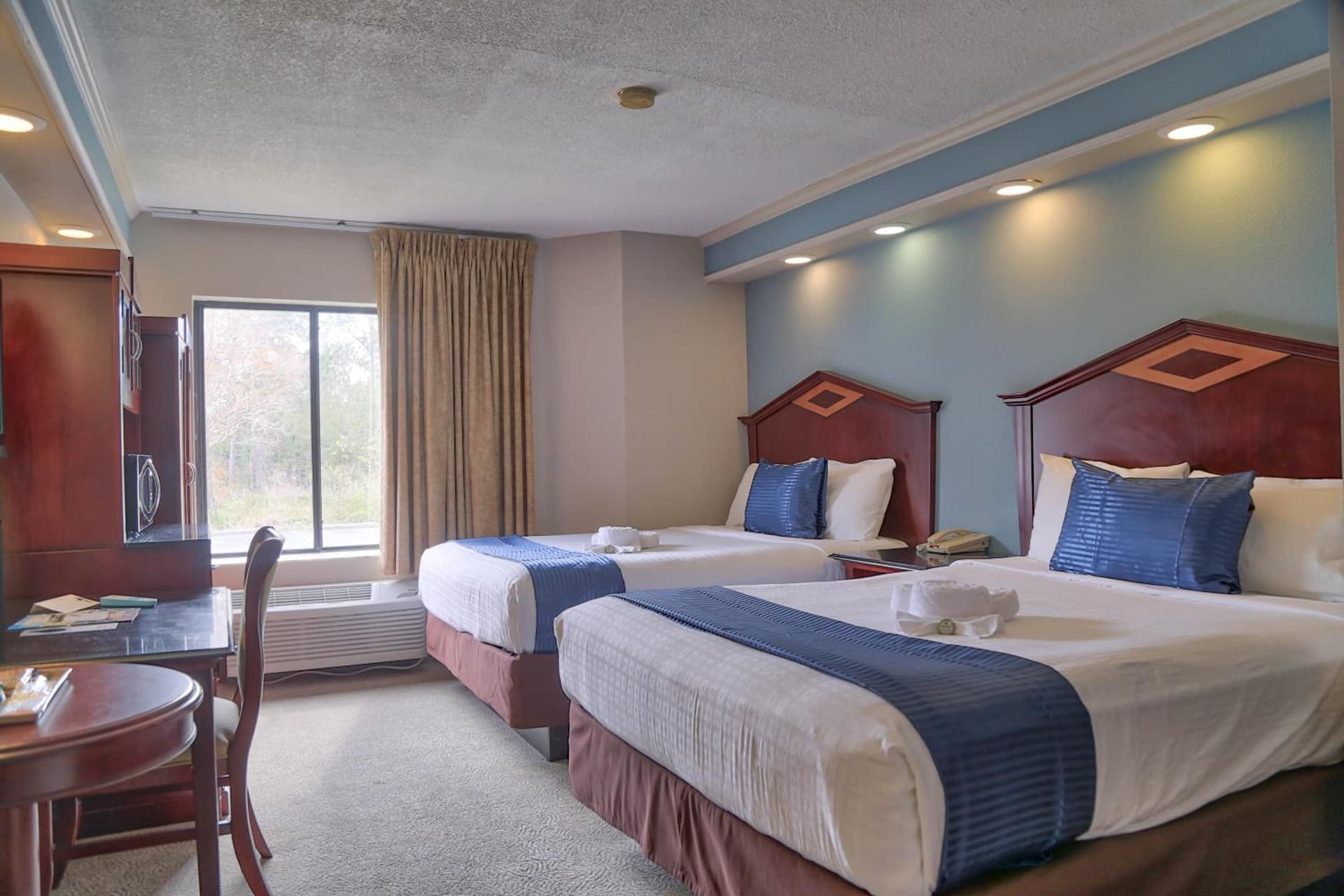 Destiny Palms Hotel Maingate West interior in Kissimmee, FL — gallery photo 2
