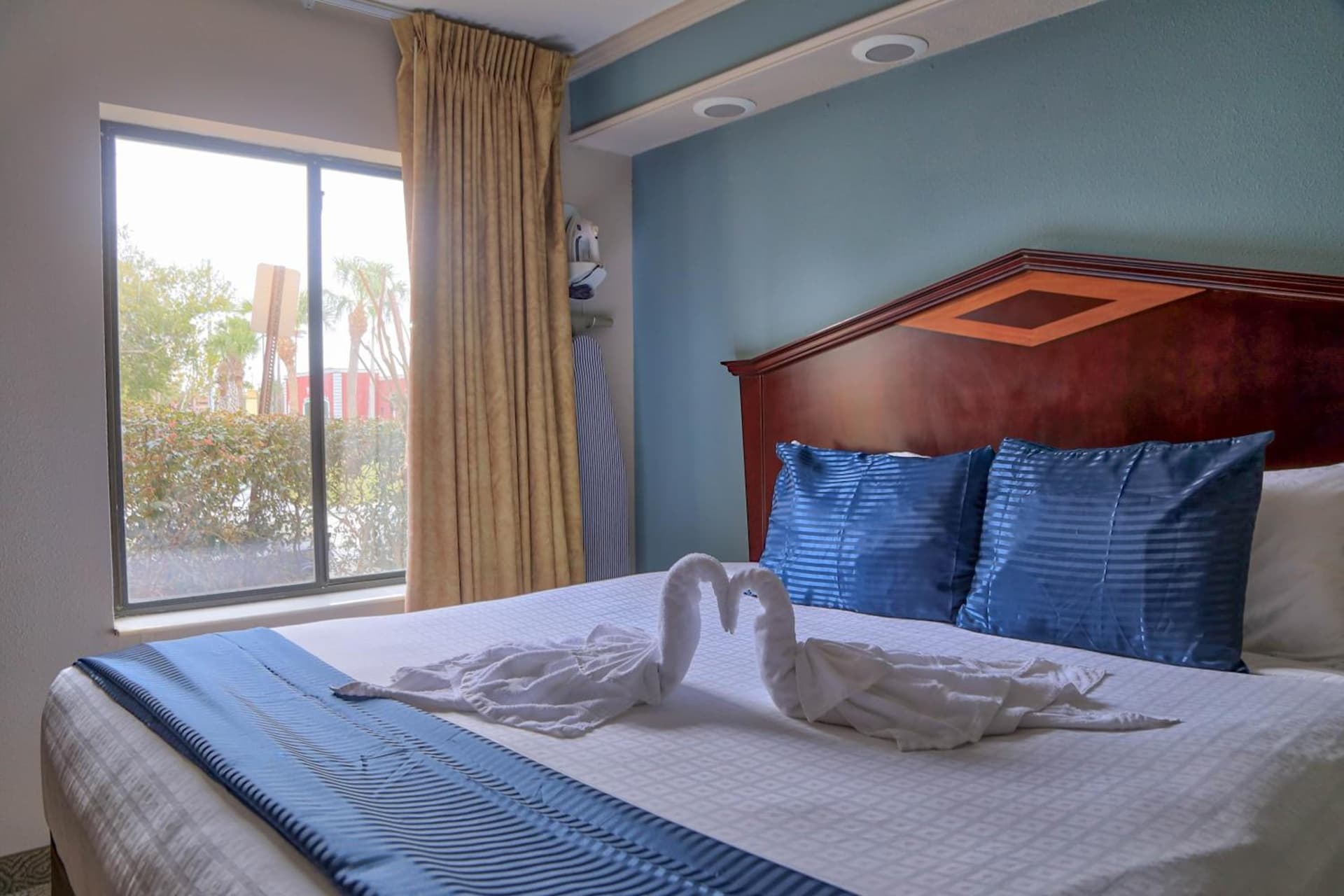 Destiny Palms Hotel Maingate West property views in Kissimmee, FL — gallery photo 3