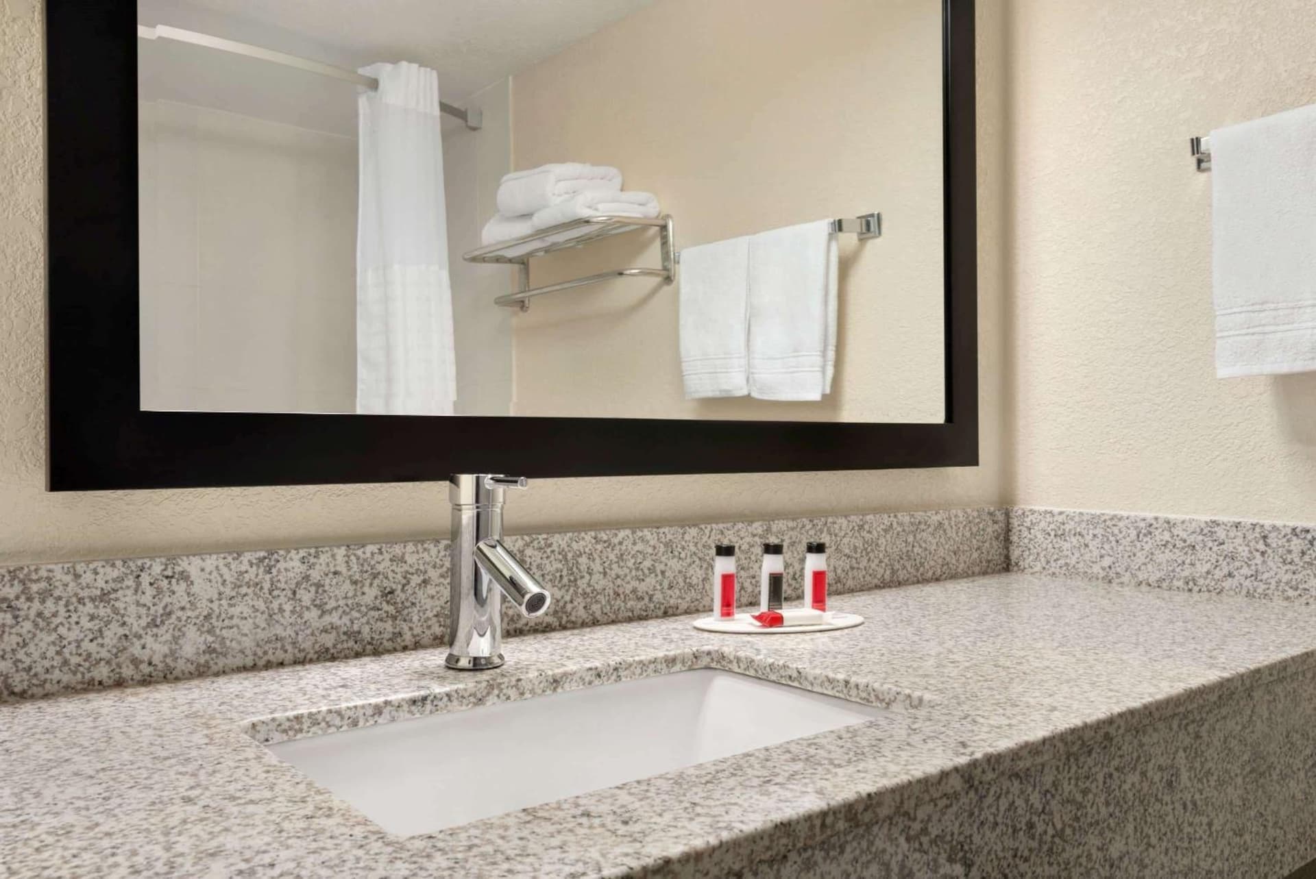 Baymont by Wyndham Des Moines North gallery photo in Des Moines, IA — image 17