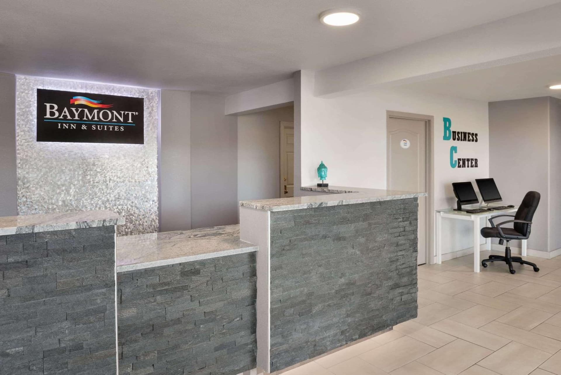 Baymont by Wyndham Des Moines North interior in Des Moines, IA — gallery photo 2
