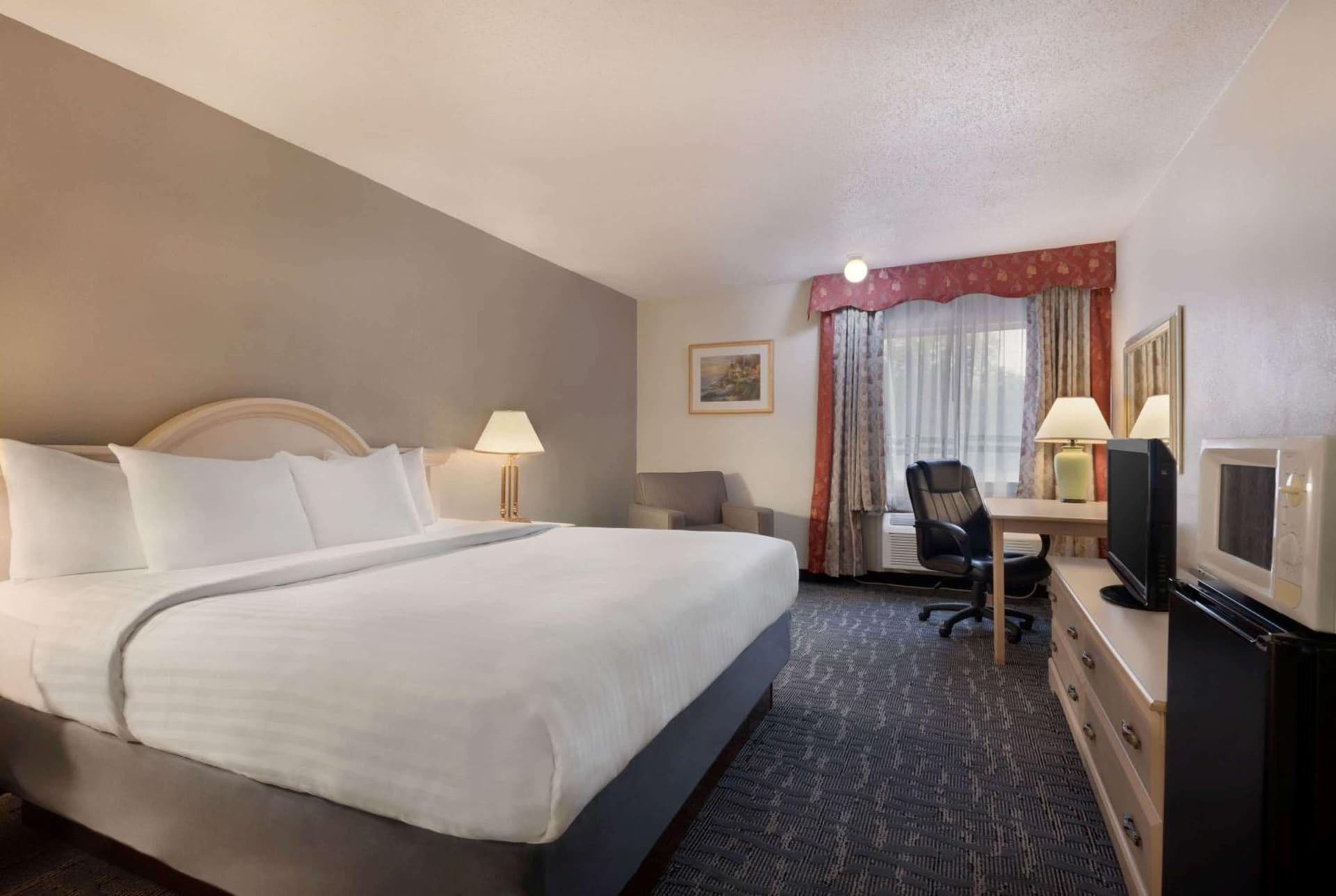 Baymont by Wyndham Des Moines North gallery photo in Des Moines, IA — image 38