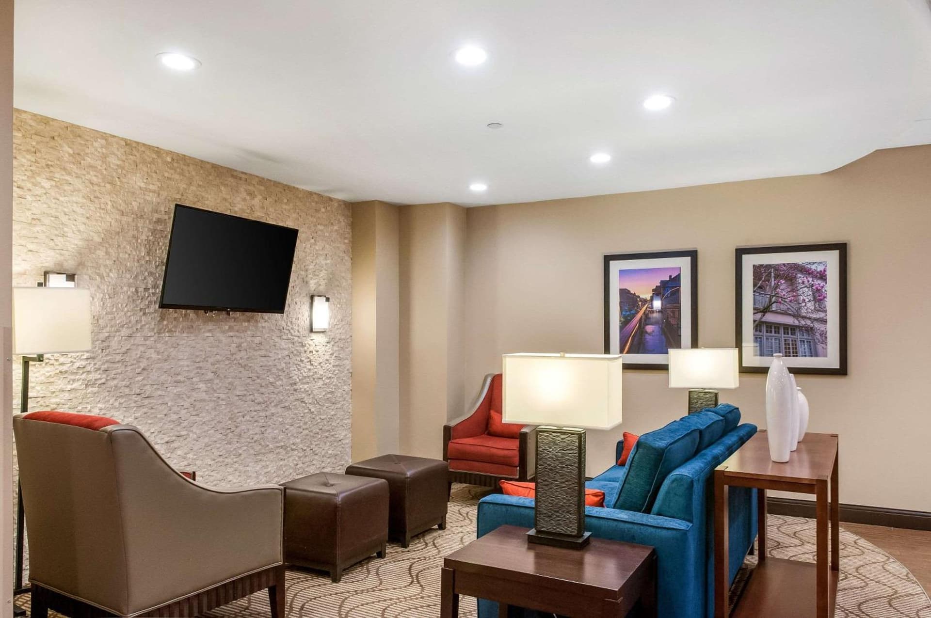 Comfort Inn & Suites At Copeland Tower property views in Metairie, LA — gallery photo 3