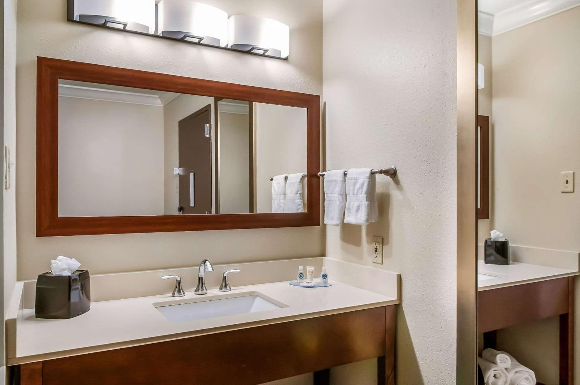Comfort Inn & Suites At Copeland Tower gallery photo in Metairie, LA — image 30