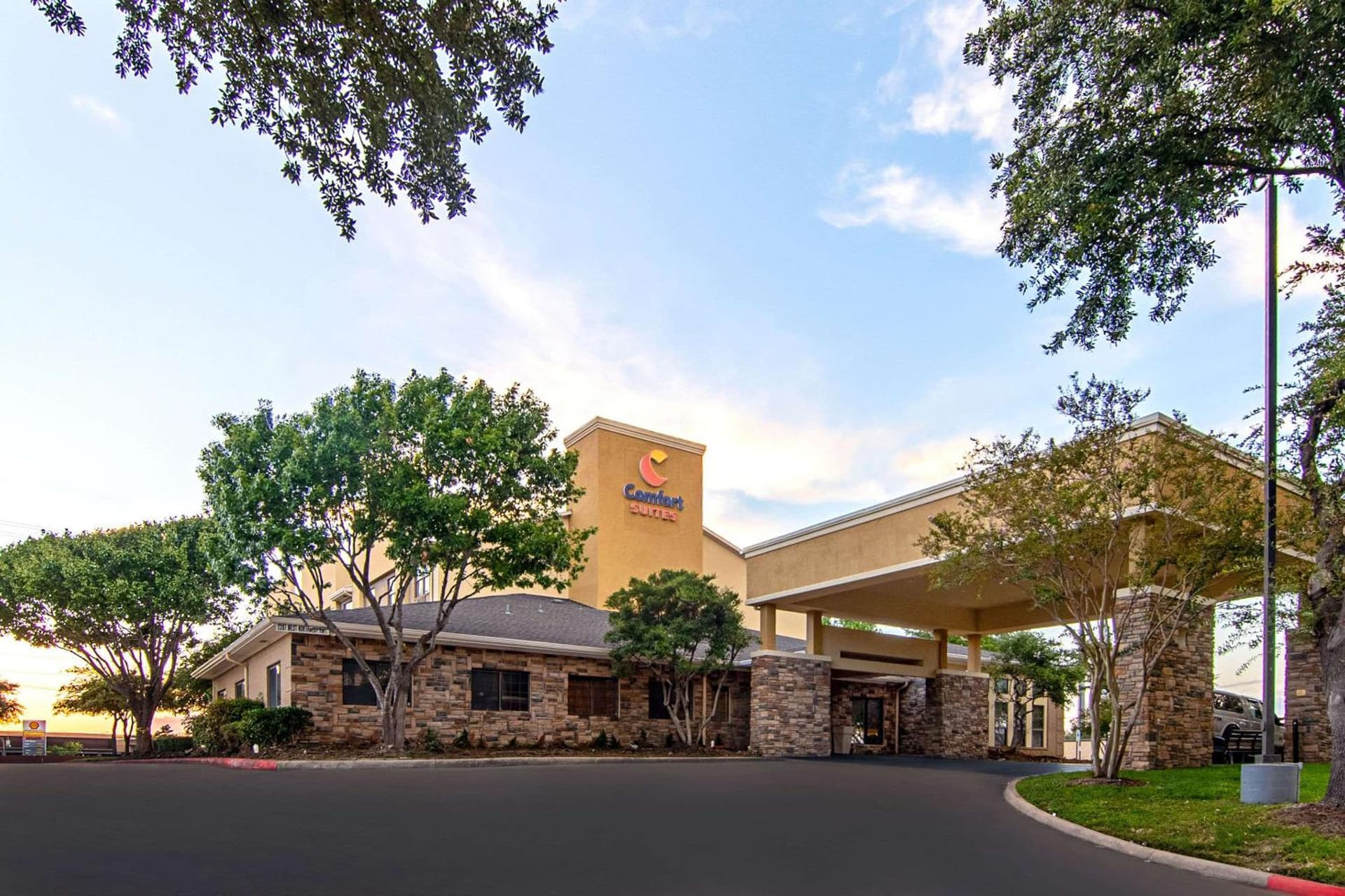 Comfort Suites NW Dallas Near Love Field interior in Dallas, TX — gallery photo 2