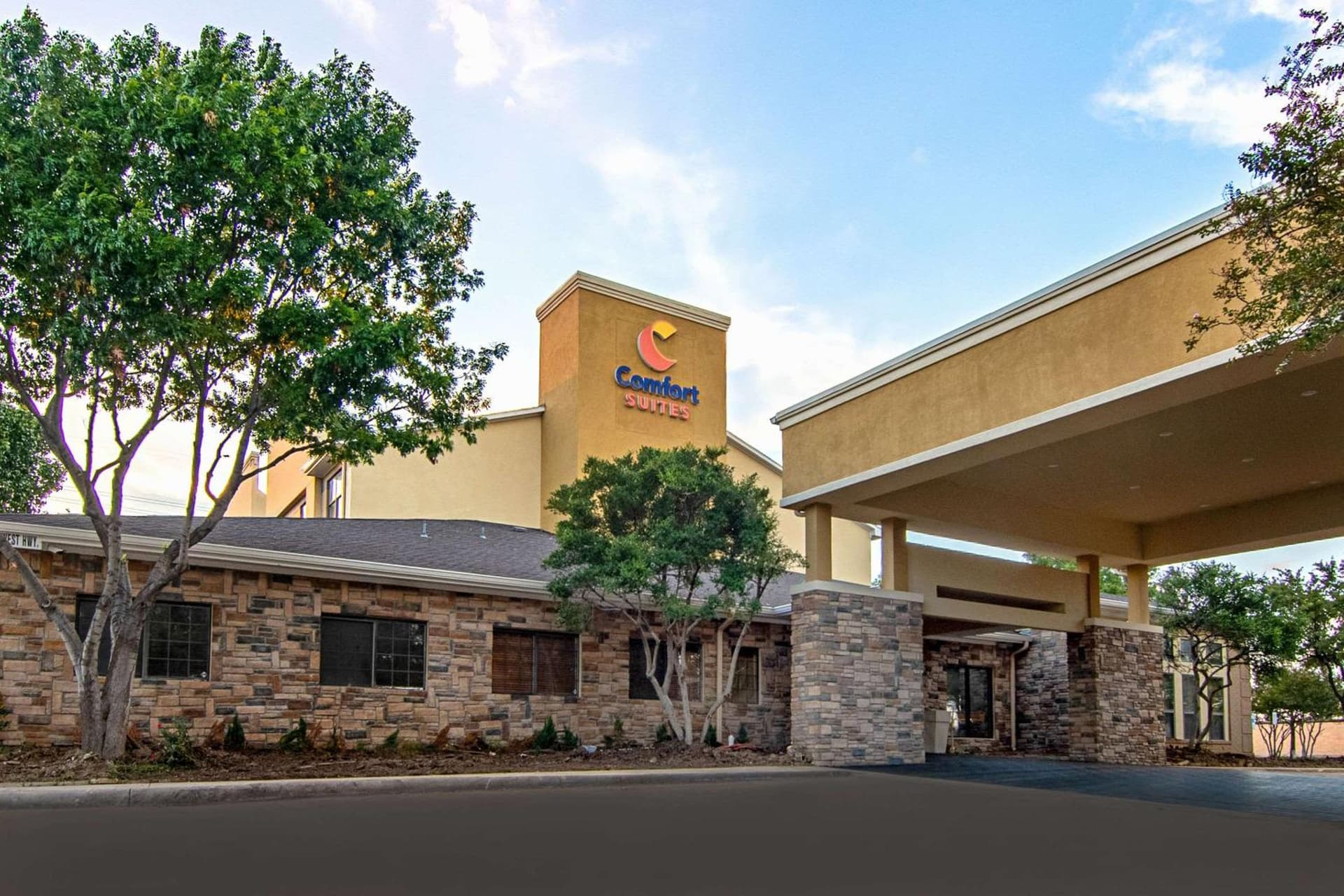 Comfort Suites NW Dallas Near Love Field featured exterior or lobby in Dallas, TX — similar hotel