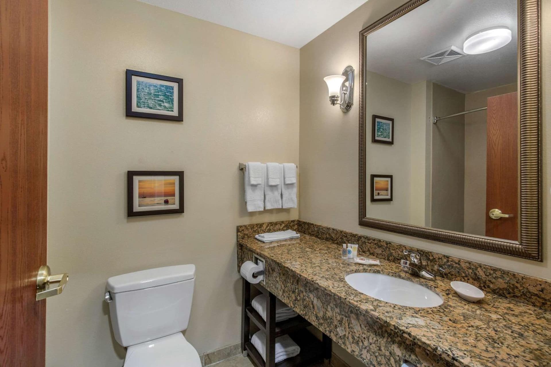 Comfort Suites Seaford gallery photo in Seaford, DE — image 16