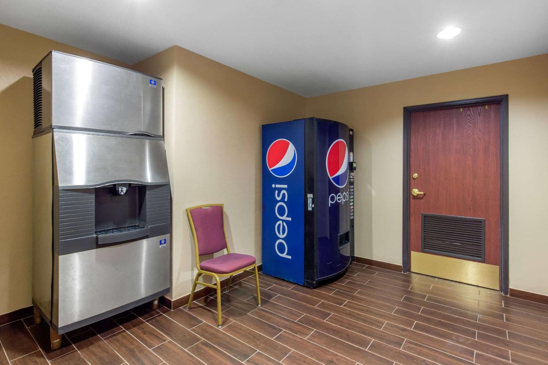 Comfort Suites Seaford gallery photo in Seaford, DE — image 19