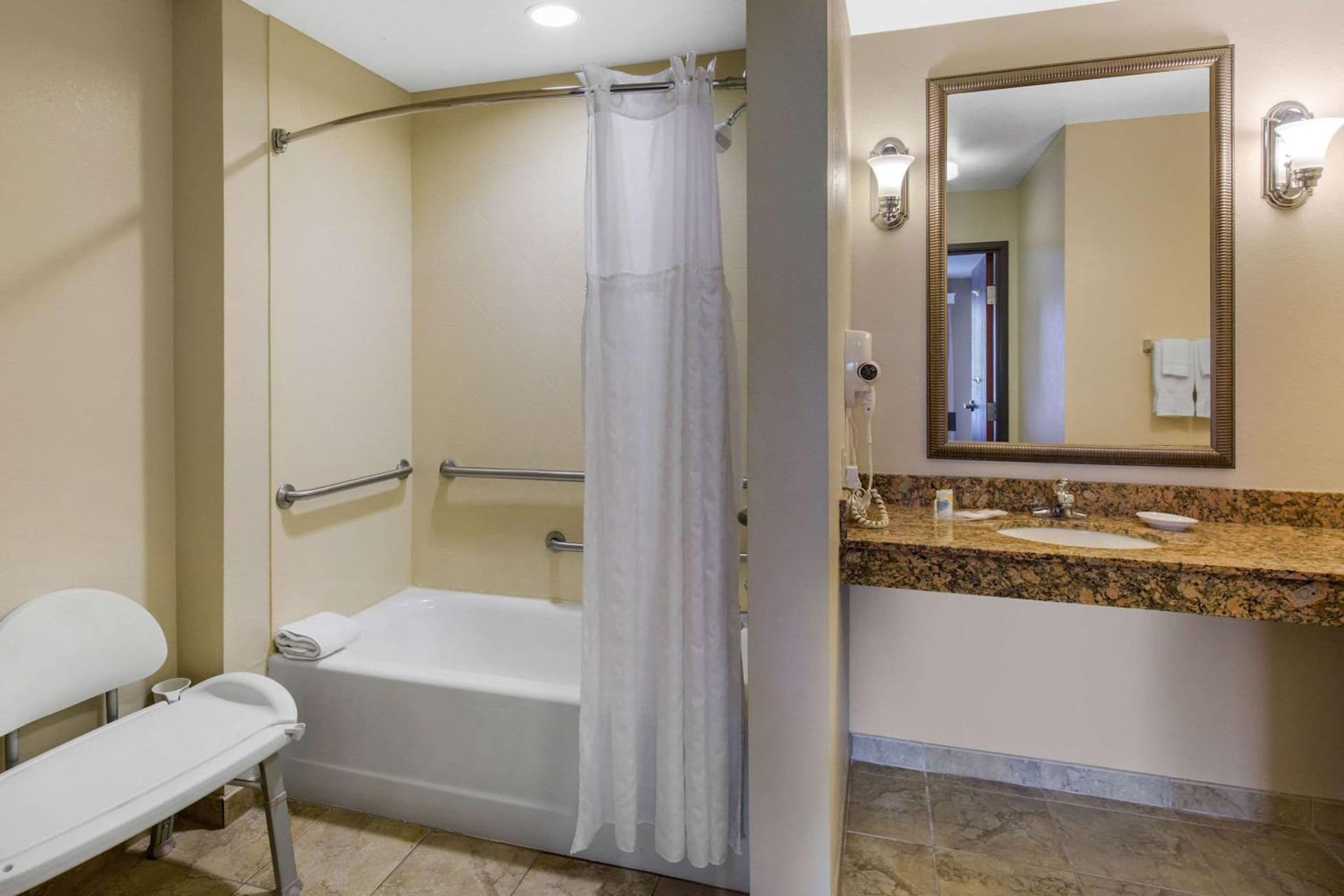 Comfort Suites Seaford gallery photo in Seaford, DE — image 14