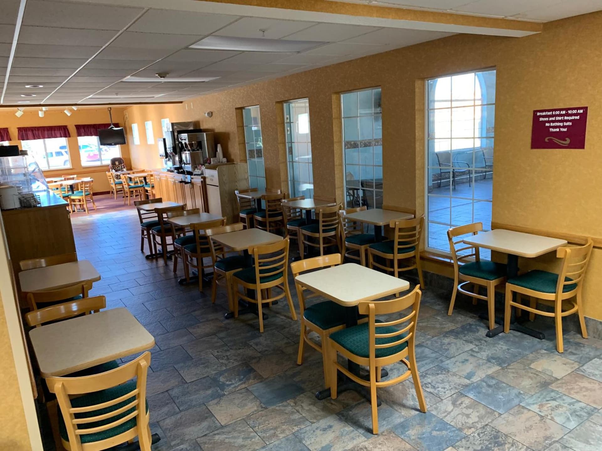 Parkfield Inn - Clinton interior in Clinton, MO — gallery photo 2