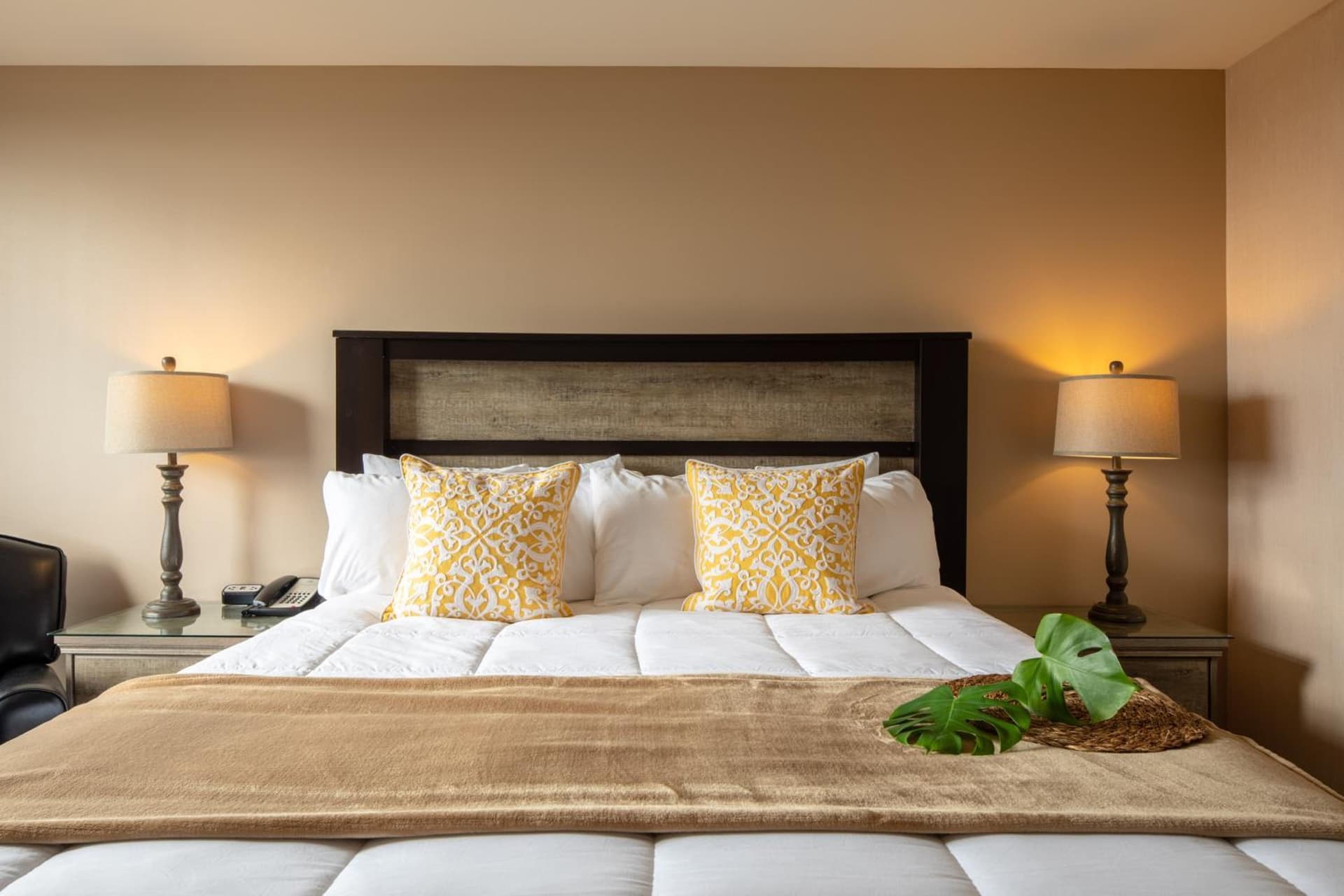 New Gardena Hotel interior in Gardena, CA — gallery photo 2