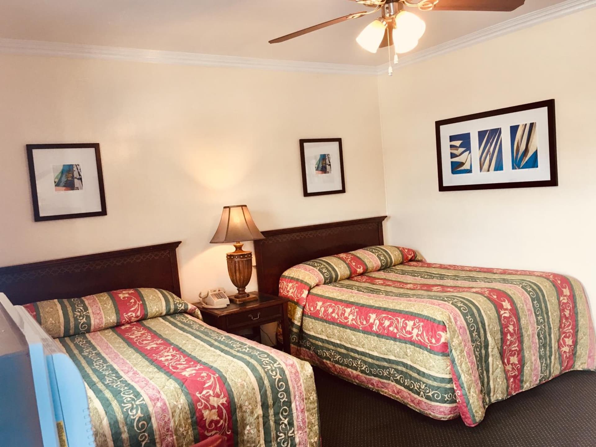 Los Feliz Hotel interior in Glendale, CA — gallery photo 2