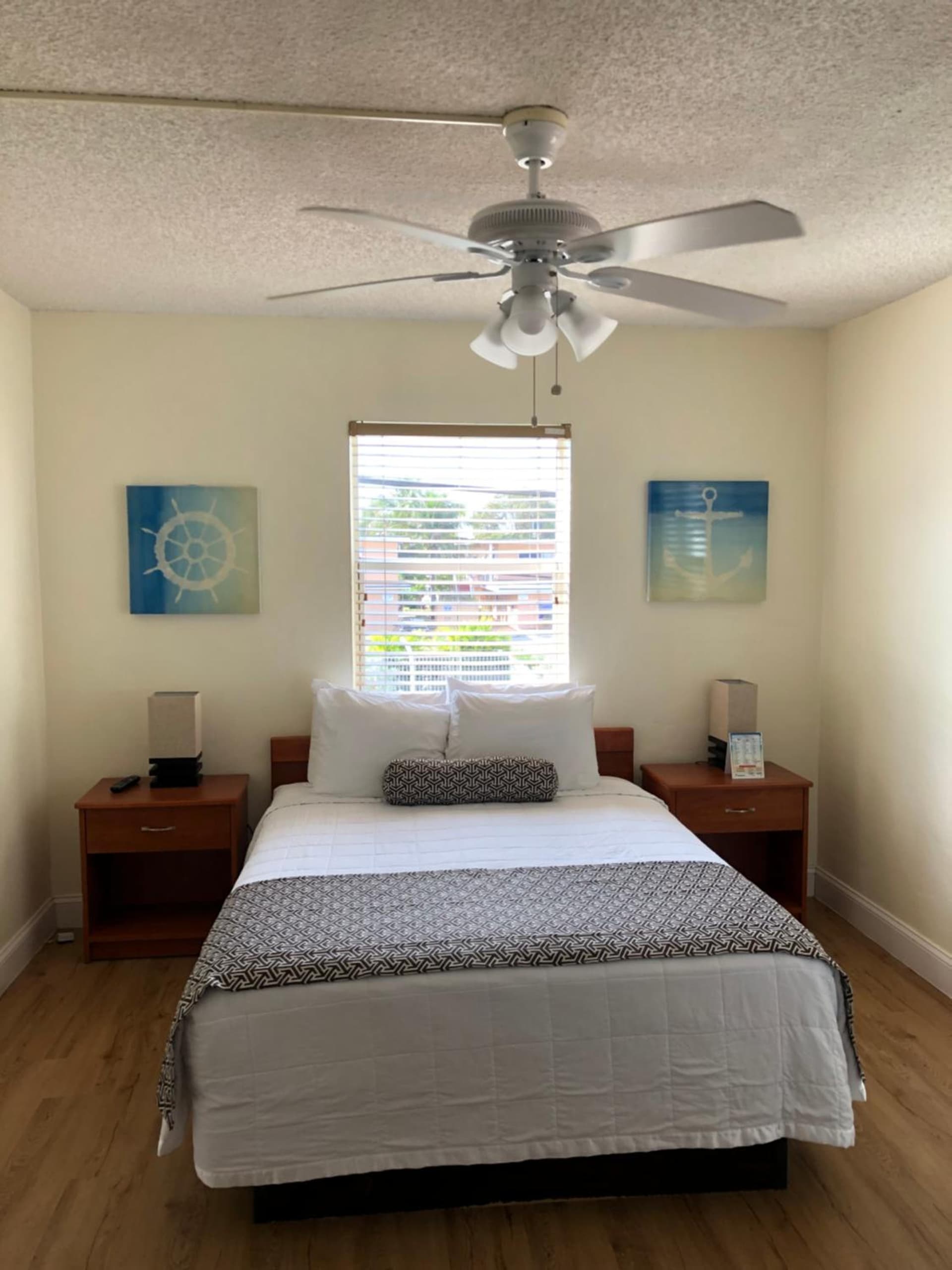 Coral Key Inn interior in Fort Lauderdale, FL — gallery photo 2