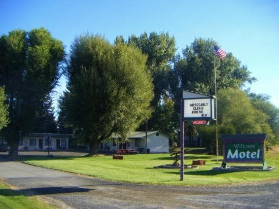 The Willows Motel featured exterior or lobby in Wilbur, WA — similar hotel