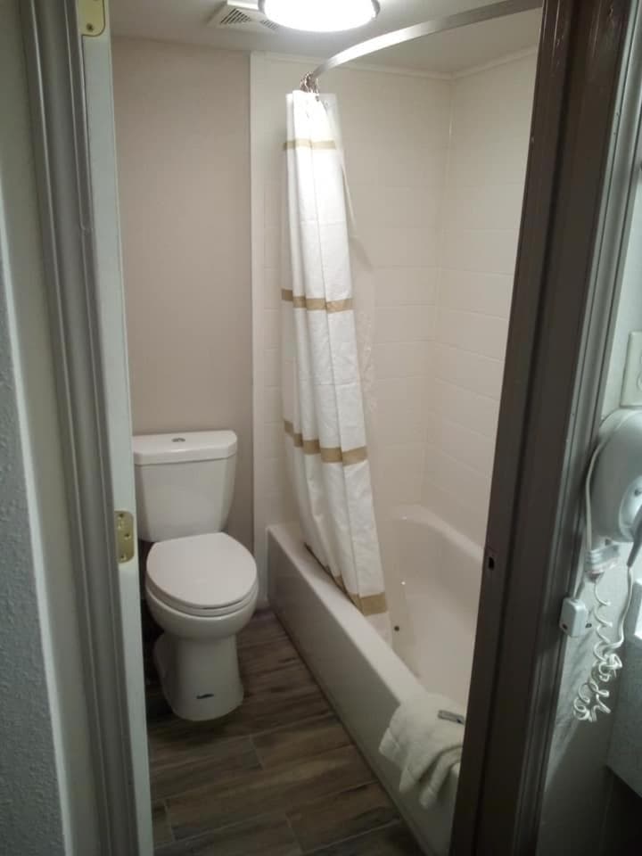 Motel 6 Burlington gallery photo in Burlington, NC — image 15