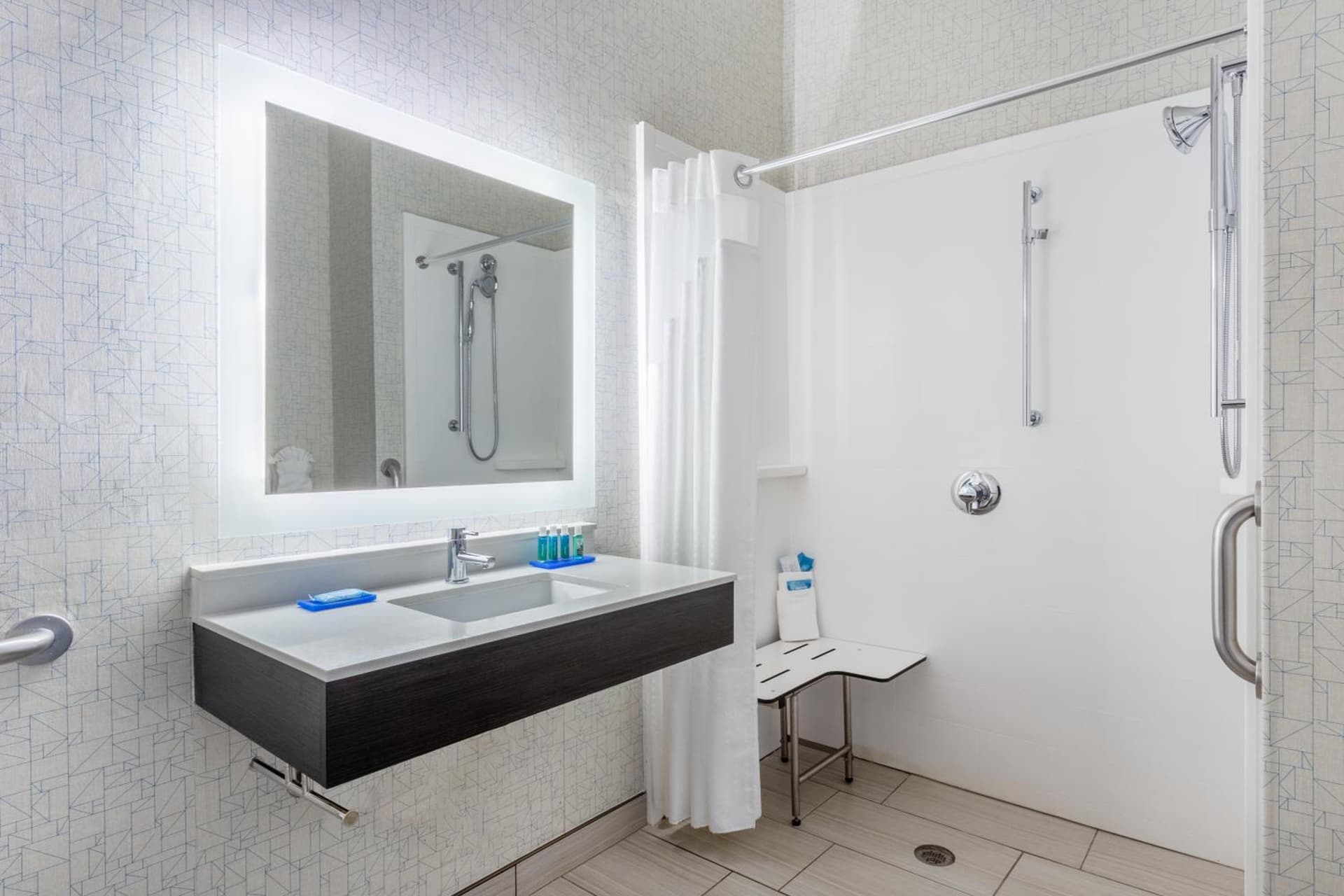 Holiday Inn Express Columbus - Ohio Expo Center by IHG interior in Columbus, OH — gallery photo 2