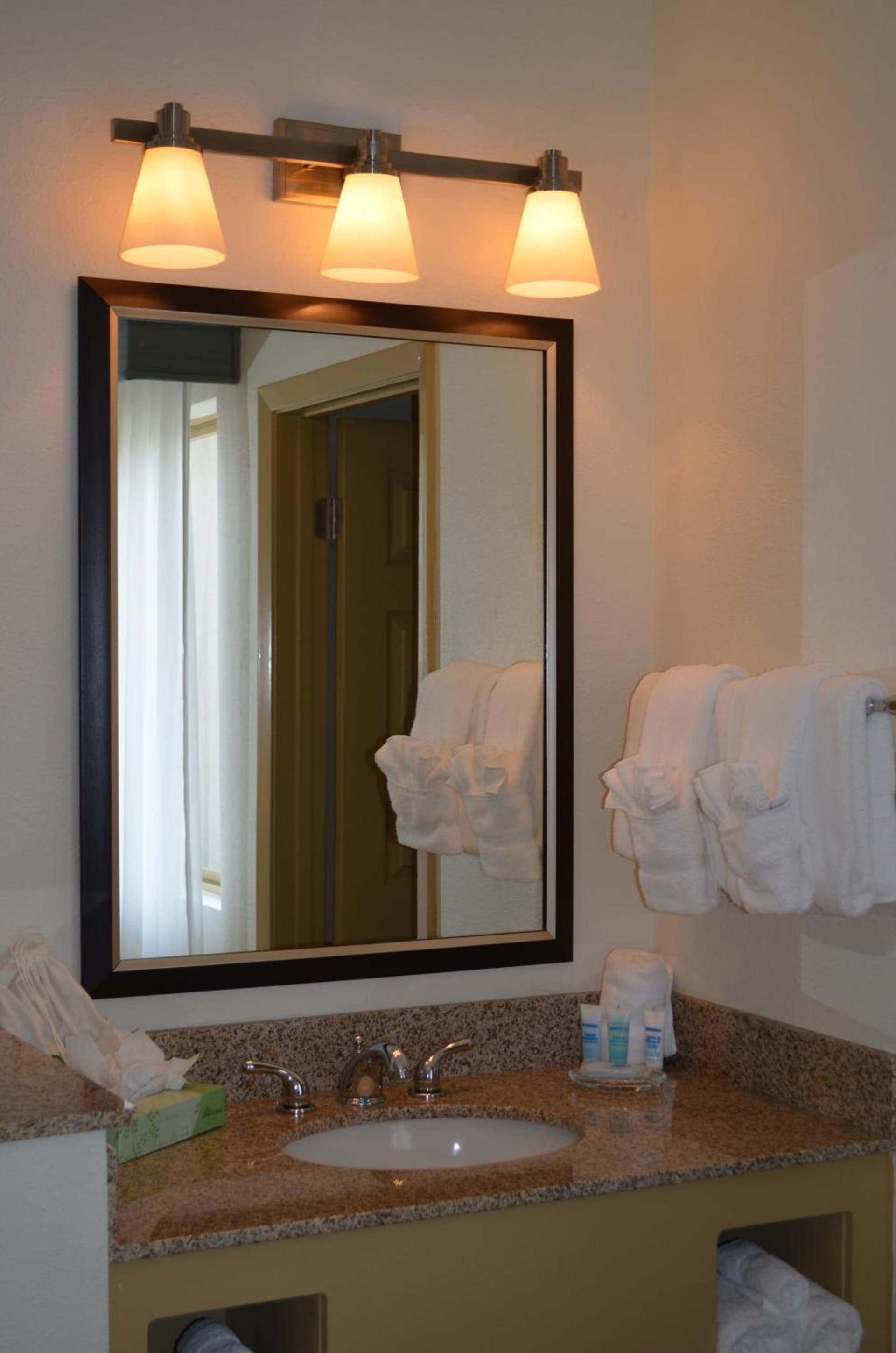 Comfort Suites Baton Rouge South I-10 gallery photo in Baton Rouge, LA — image 59