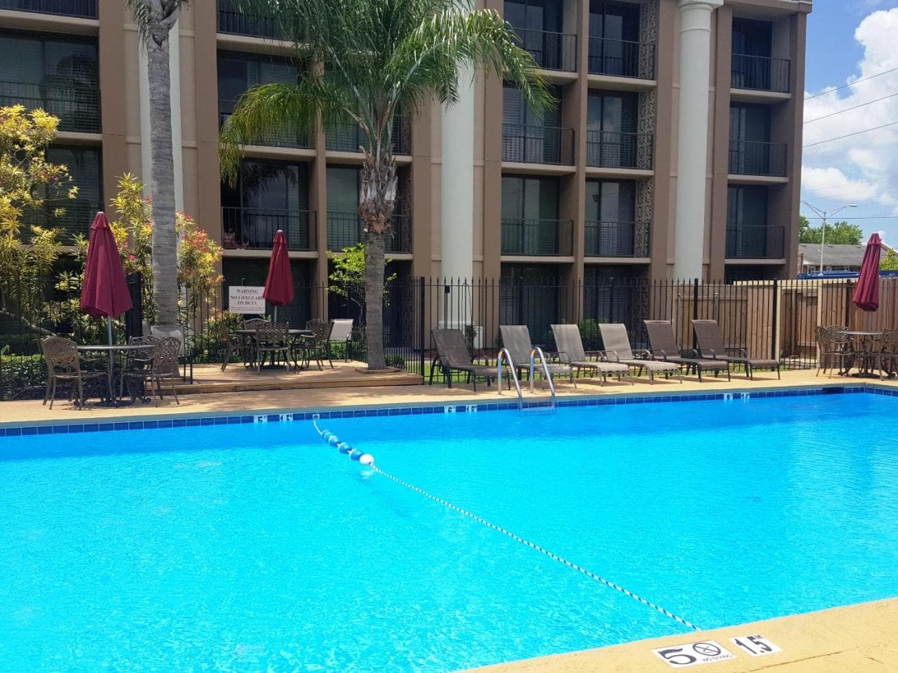 Ramada by Wyndham Metairie New Orleans Airport gallery photo in Metairie, LA — image 41