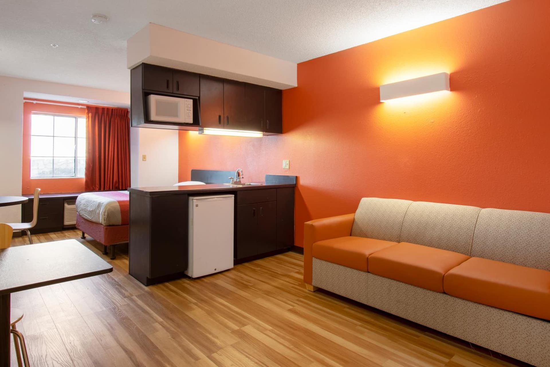 Motel 6-El Paso, TX - Southeast gallery photo in El Paso, TX — image 51