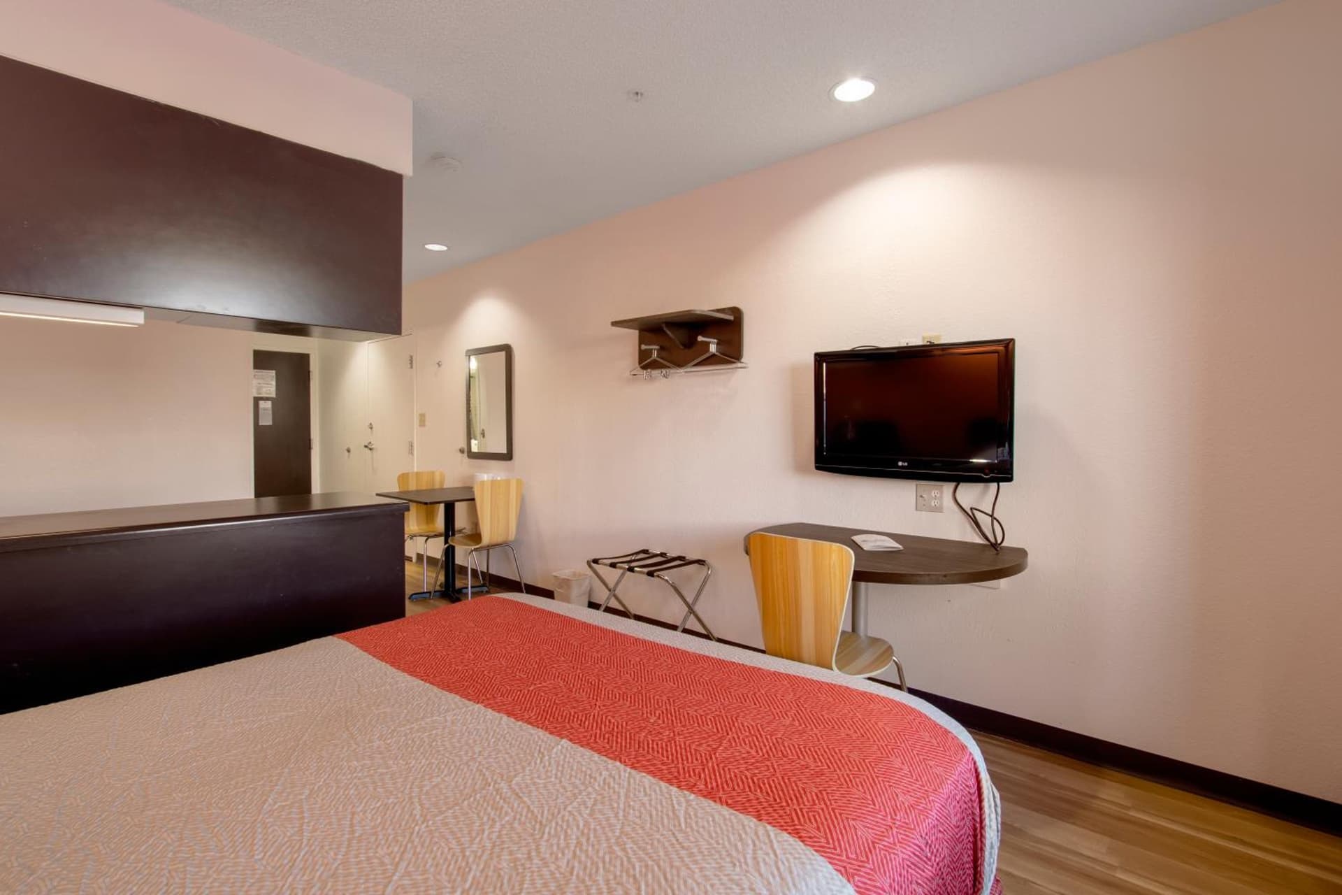 Motel 6-El Paso, TX - Southeast gallery photo in El Paso, TX — image 42