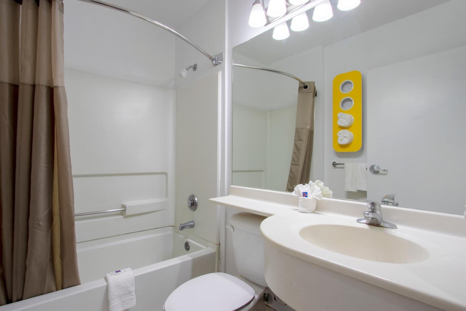 Motel 6-El Paso, TX - Southeast gallery photo in El Paso, TX — image 20