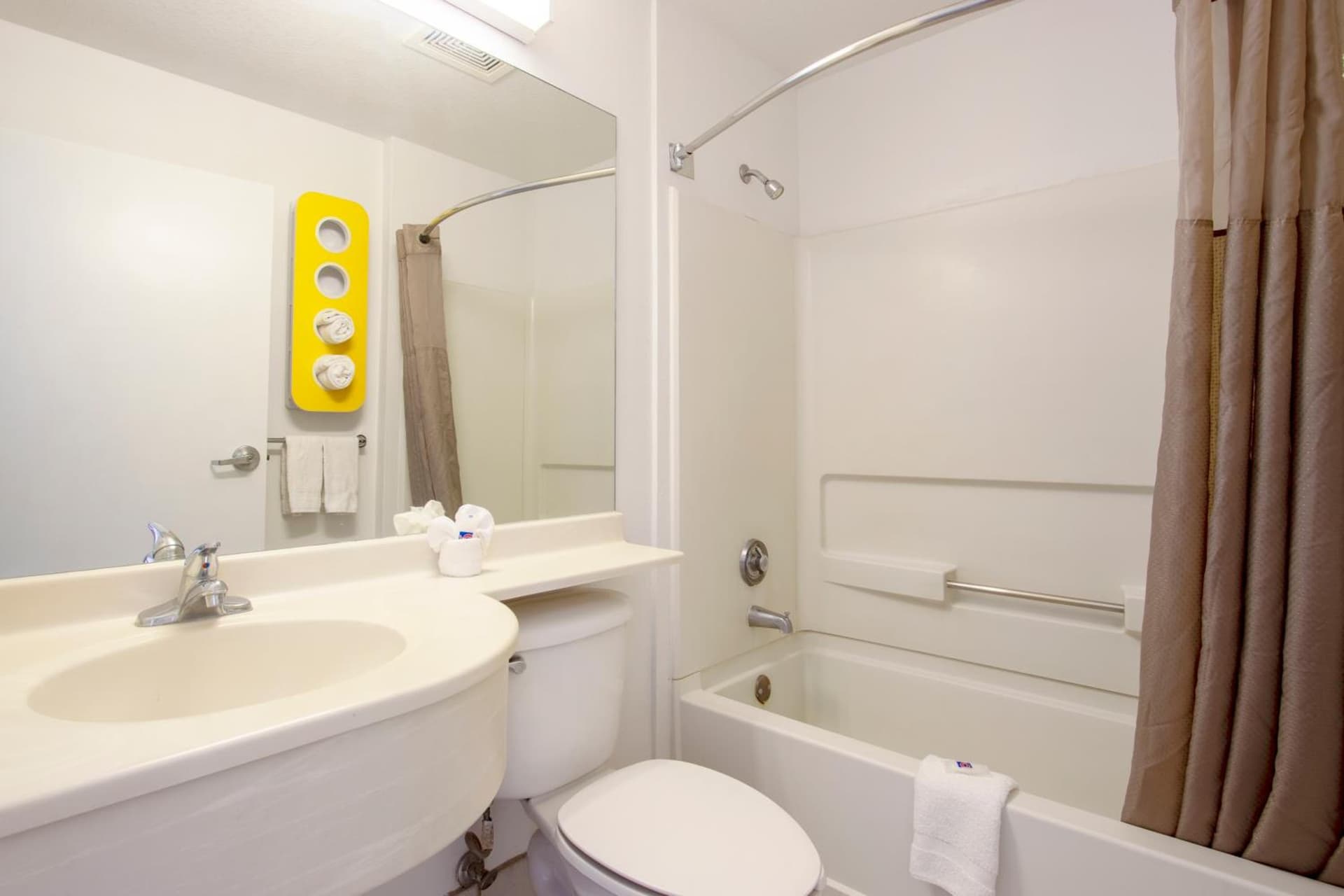 Motel 6-El Paso, TX - Southeast gallery photo in El Paso, TX — image 56