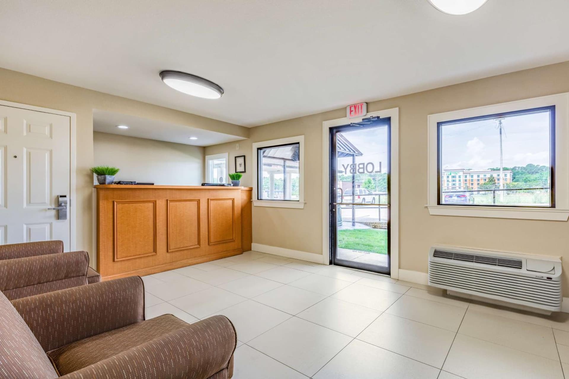 SureStay Hotel by Best Western Tupelo North property views in Tupelo, MS — gallery photo 3