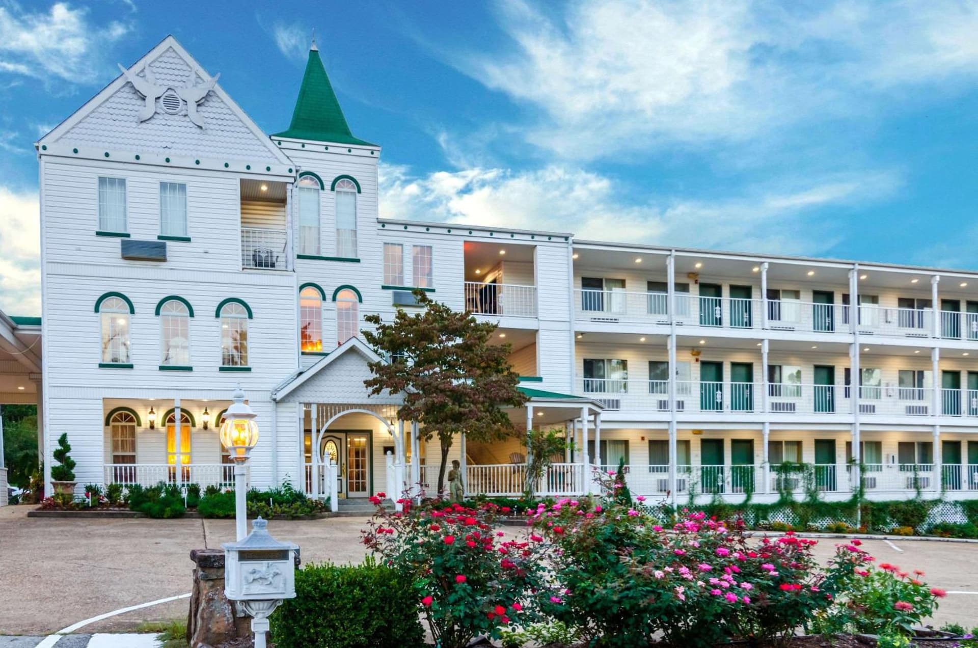 Quality Inn Eureka Springs South featured exterior or lobby in Eureka Springs, AR — similar hotel