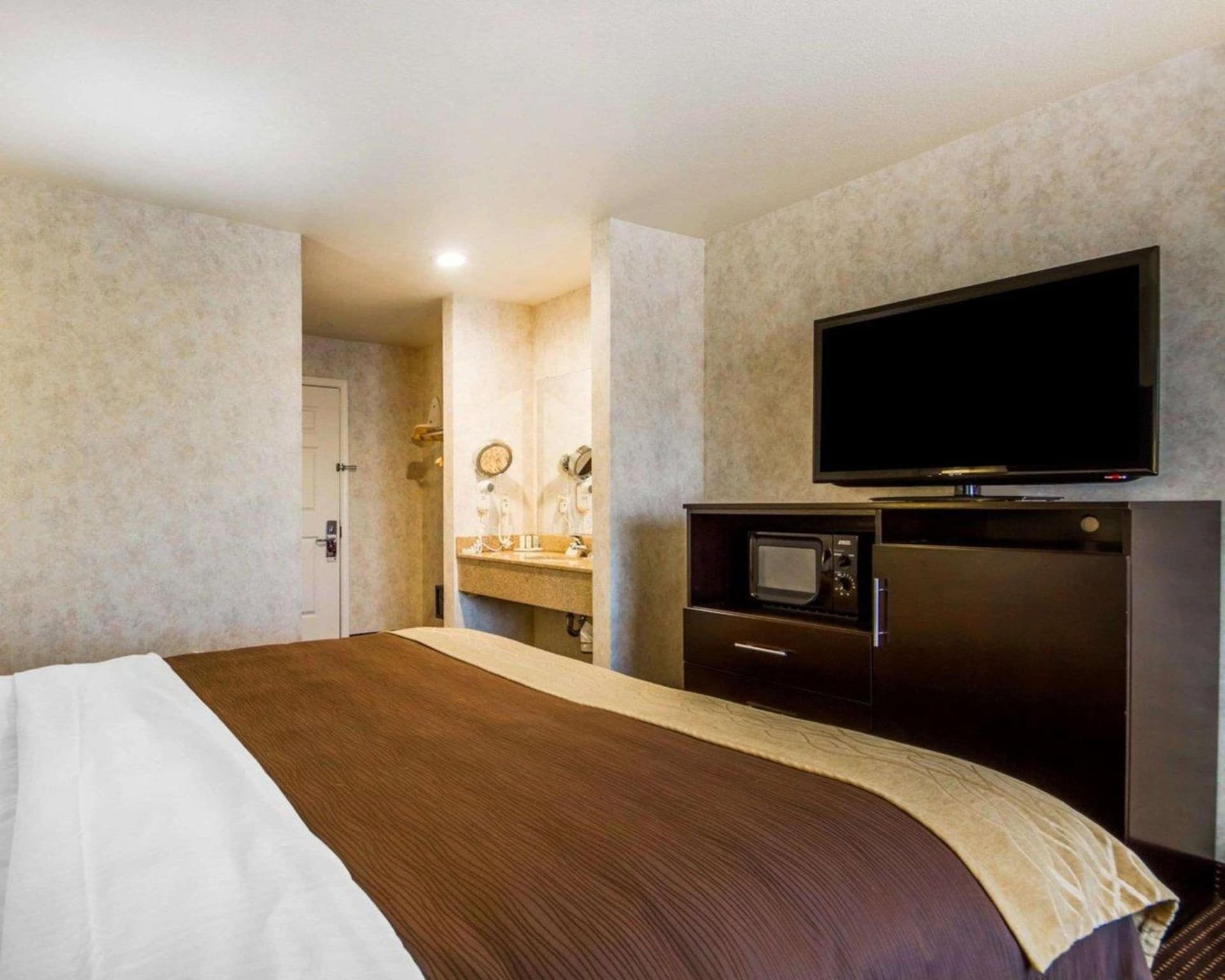 Comfort Inn Watsonville interior in Watsonville, CA — gallery photo 2