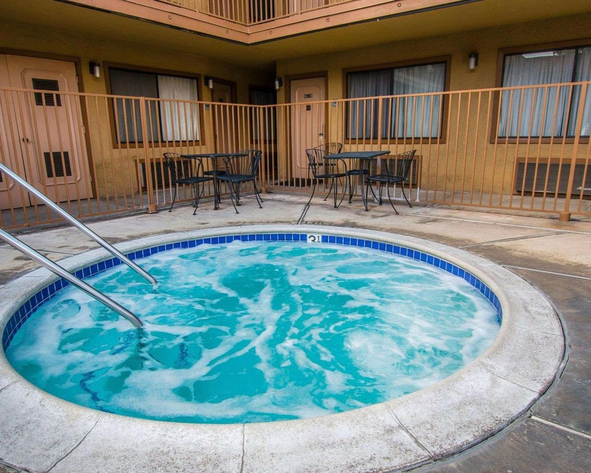 Palm Inn Hotel near Tyler Mall Riverside gallery photo in Riverside, CA — image 13