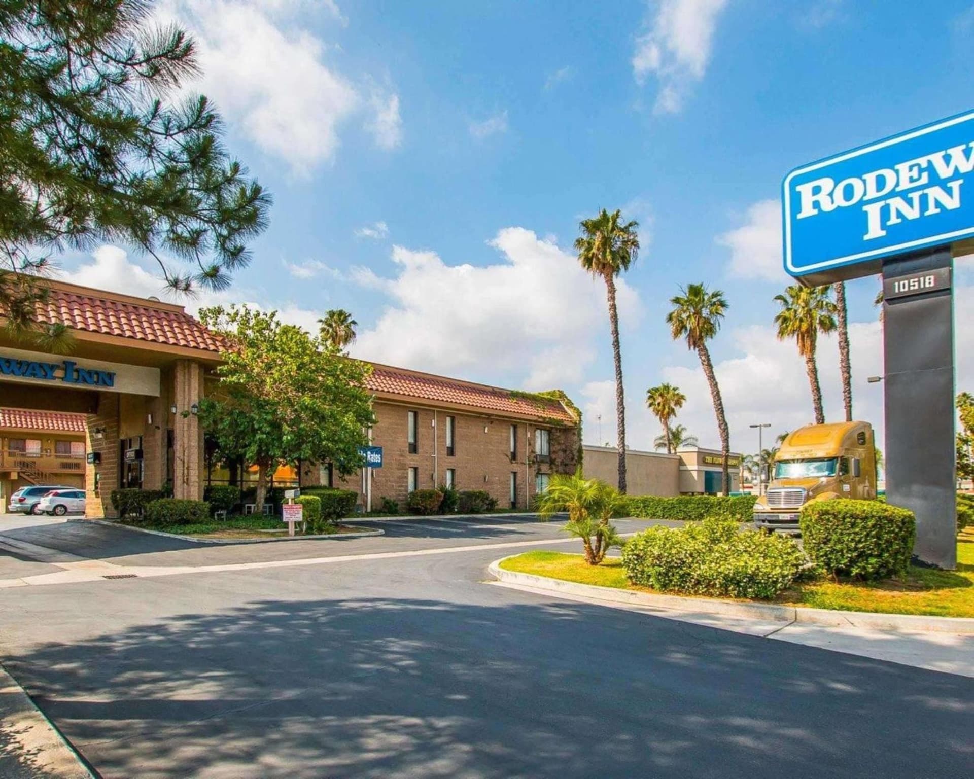 Palm Inn Hotel near Tyler Mall Riverside gallery photo in Riverside, CA — image 10