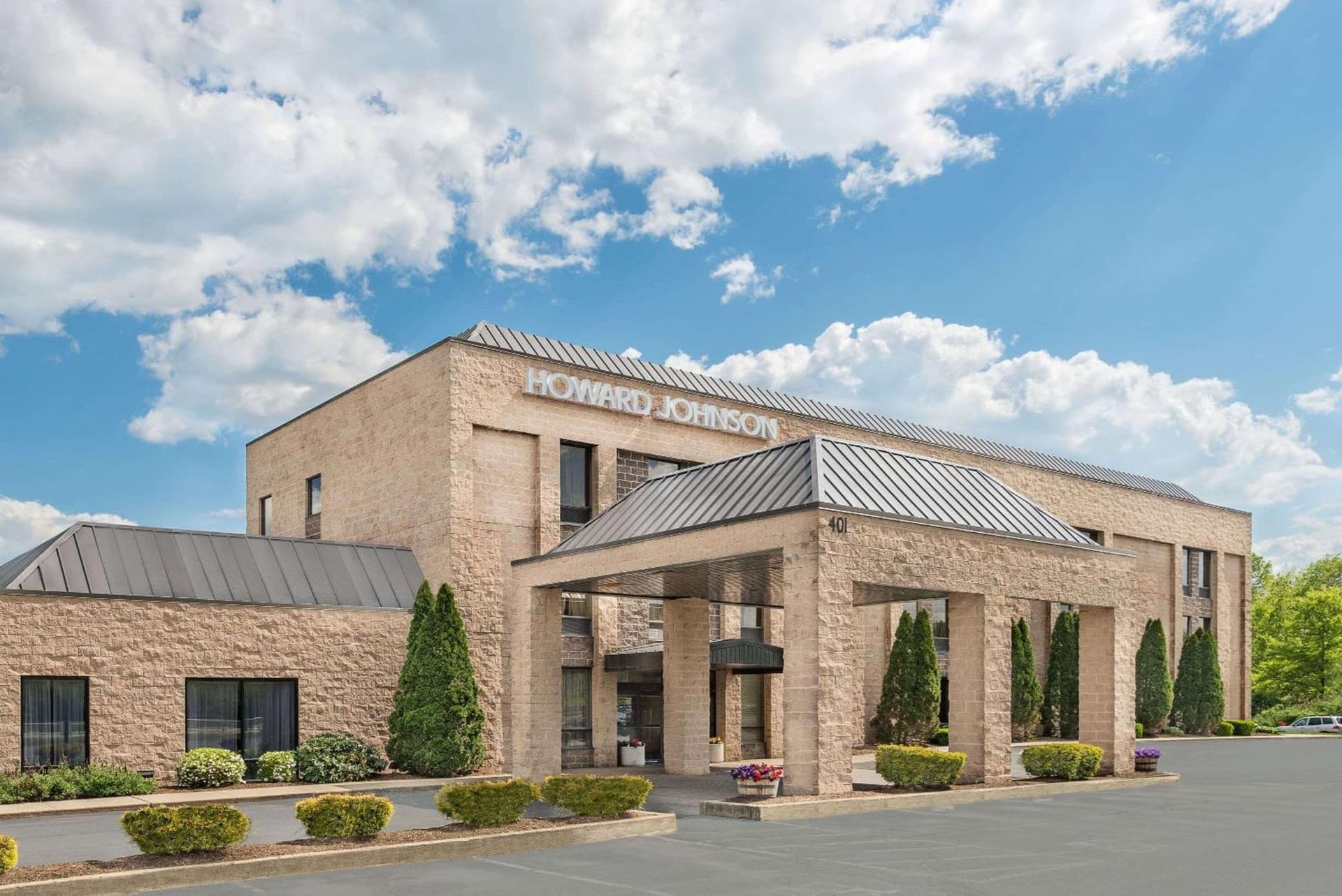 Howard Johnson by Wyndham Amherst Hadley featured exterior or lobby in Amherst — similar hotel