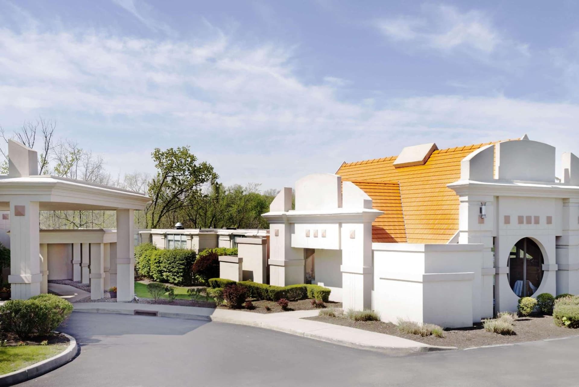 Howard Johnson by Wyndham Newburgh featured exterior or lobby in Newburgh, NY — similar hotel