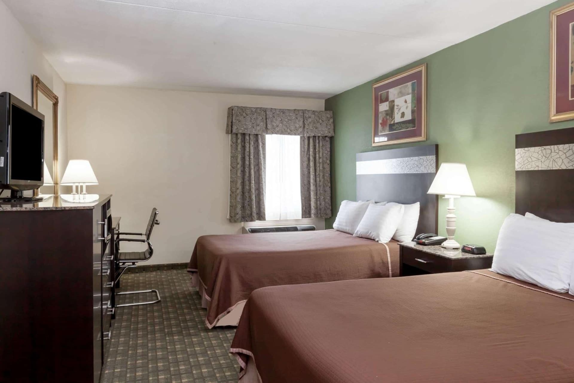 Howard Johnson by Wyndham Newark Airport gallery photo in Newark, NJ — image 9