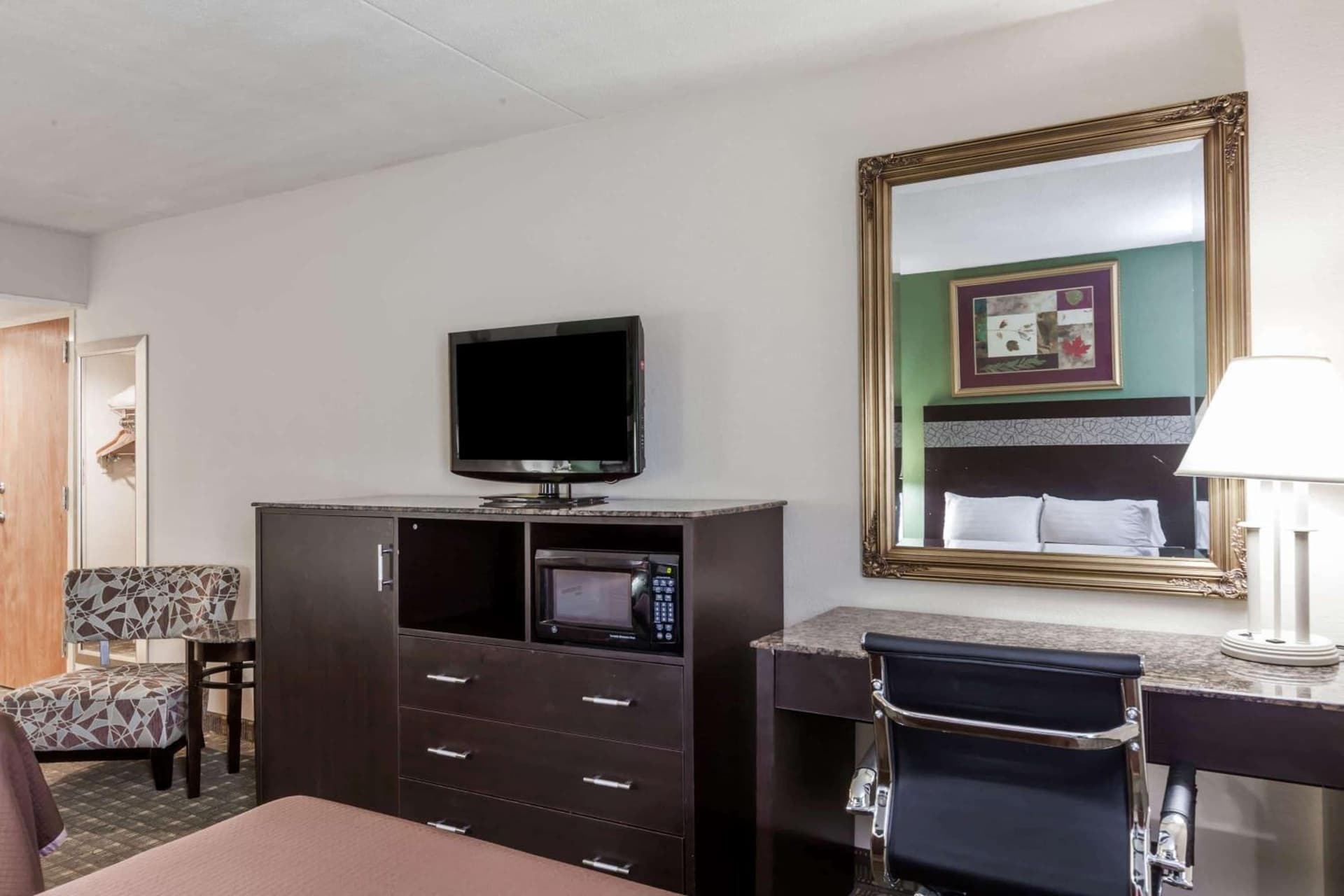 Howard Johnson by Wyndham Newark Airport gallery photo in Newark, NJ — image 12