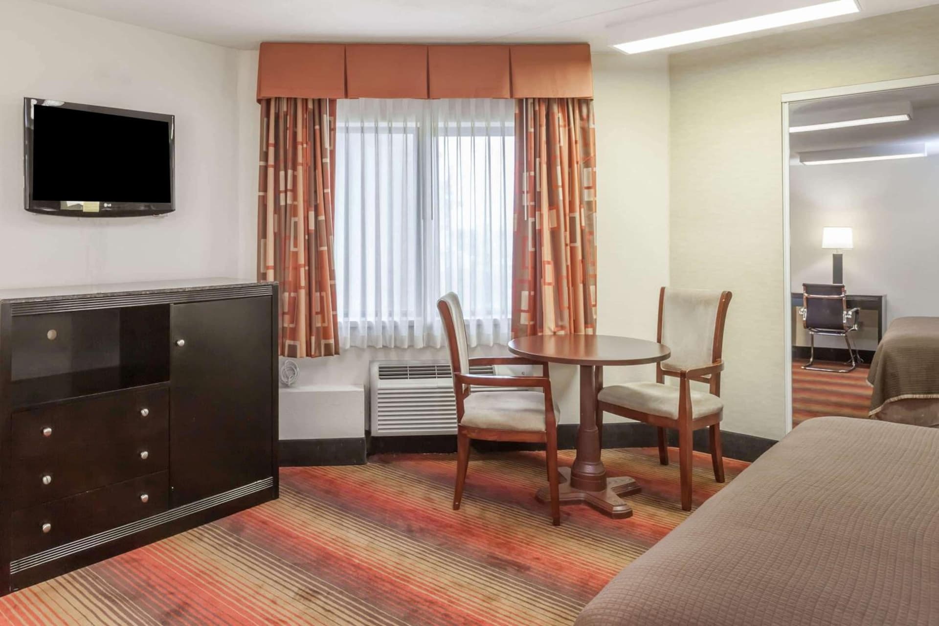 Howard Johnson by Wyndham Newark Airport gallery photo in Newark, NJ — image 14