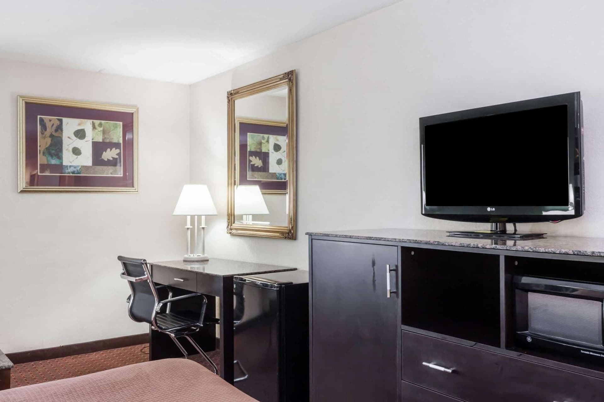 Howard Johnson by Wyndham Newark Airport gallery photo in Newark, NJ — image 10