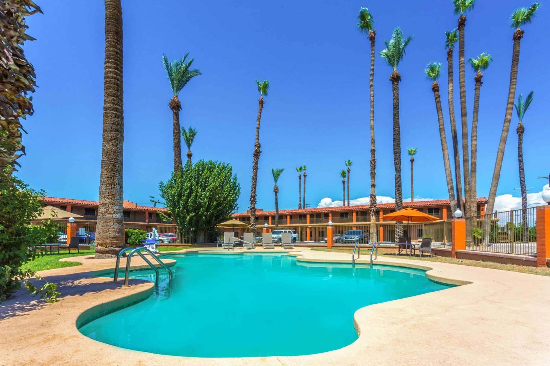 Howard Johnson by Wyndham Phoenix Airport/Downtown Area interior in Phoenix, AZ — gallery photo 2