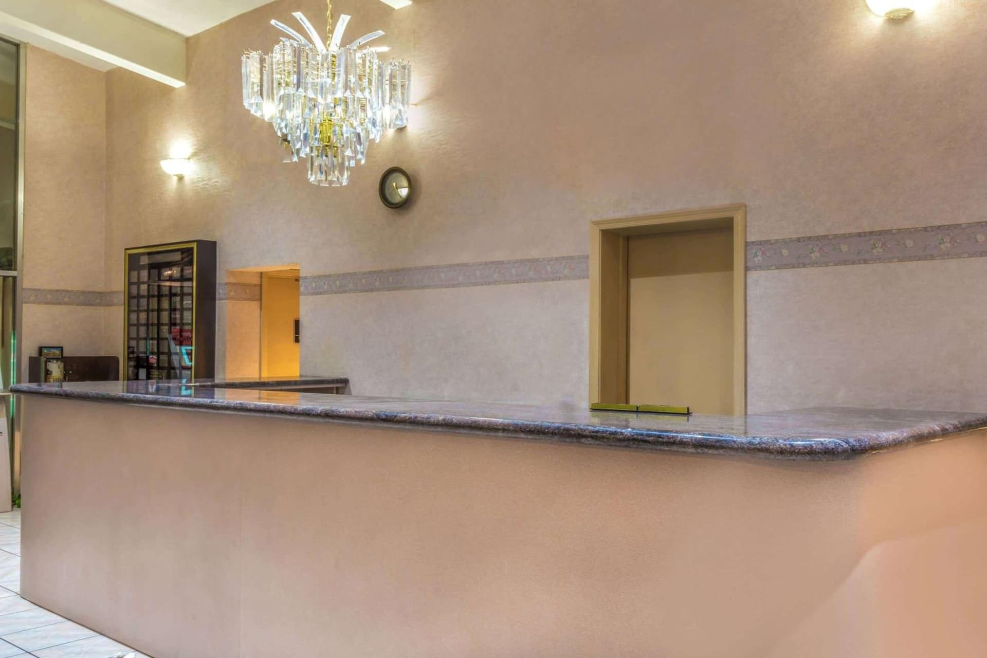 Howard Johnson by Wyndham Phoenix Airport/Downtown Area property views in Phoenix, AZ — gallery photo 3