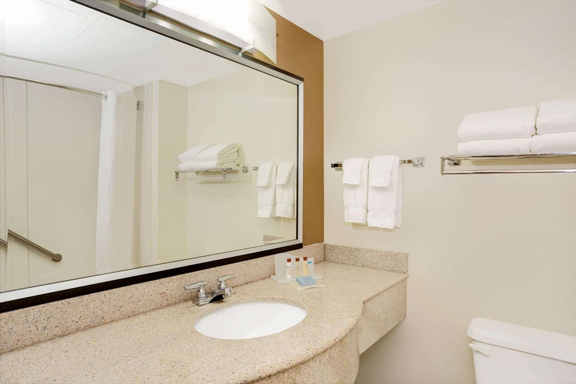 Wingate by Wyndham Raleigh Durham / Airport interior in Durham, NC — gallery photo 2