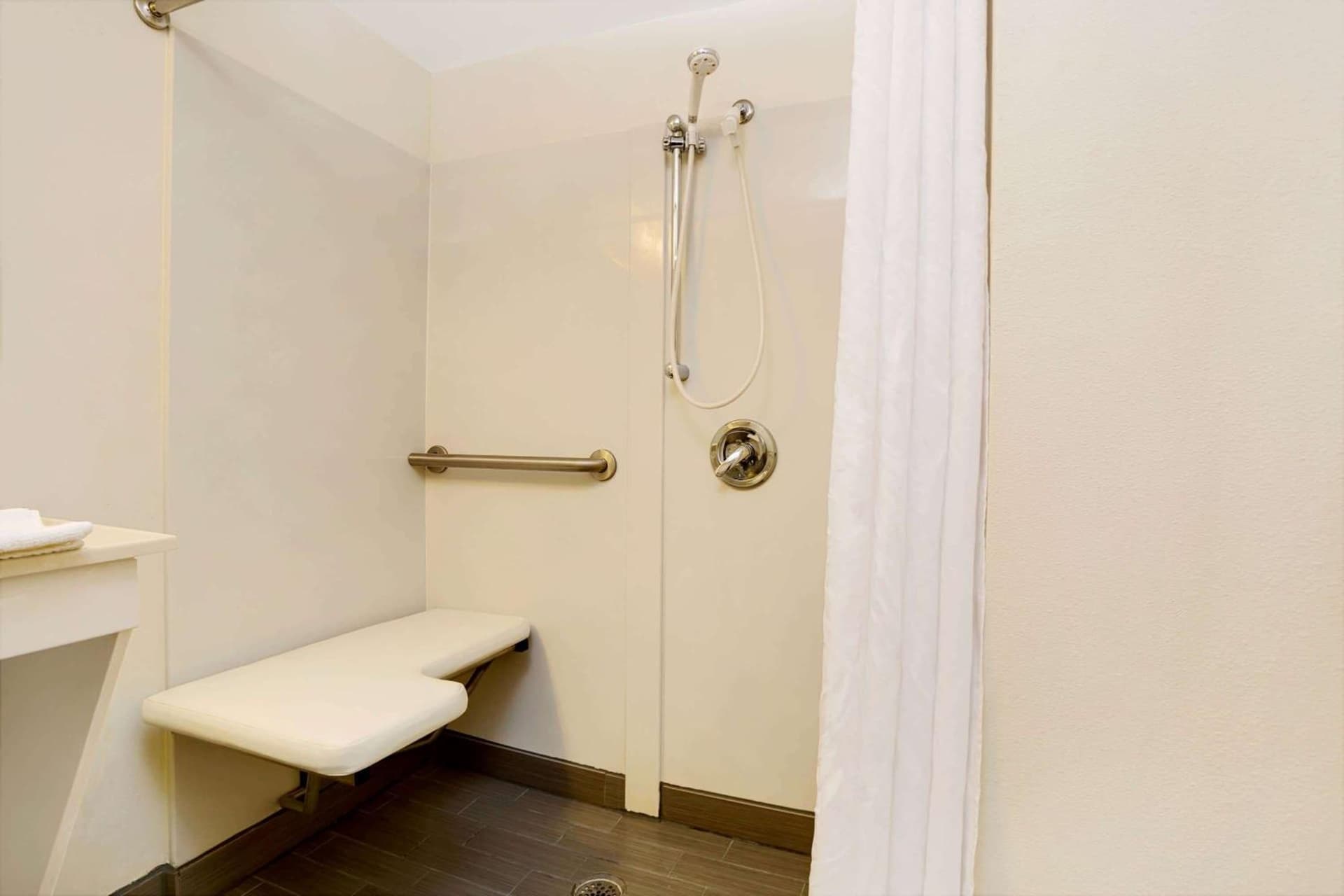 Wingate by Wyndham Raleigh Durham / Airport gallery photo in Durham, NC — image 5
