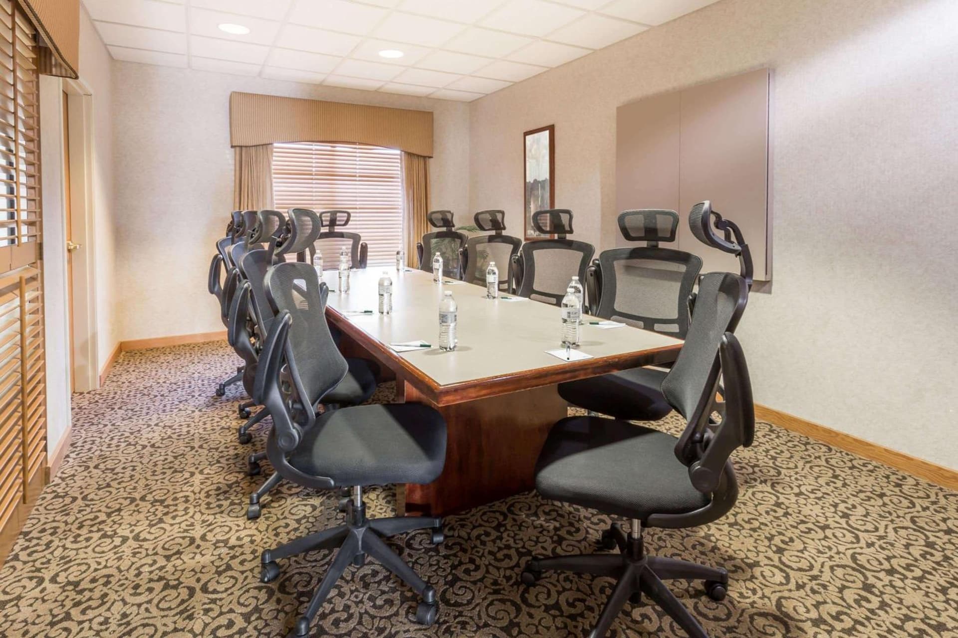 Wingate by Wyndham Joliet interior in Joliet, IL — gallery photo 2