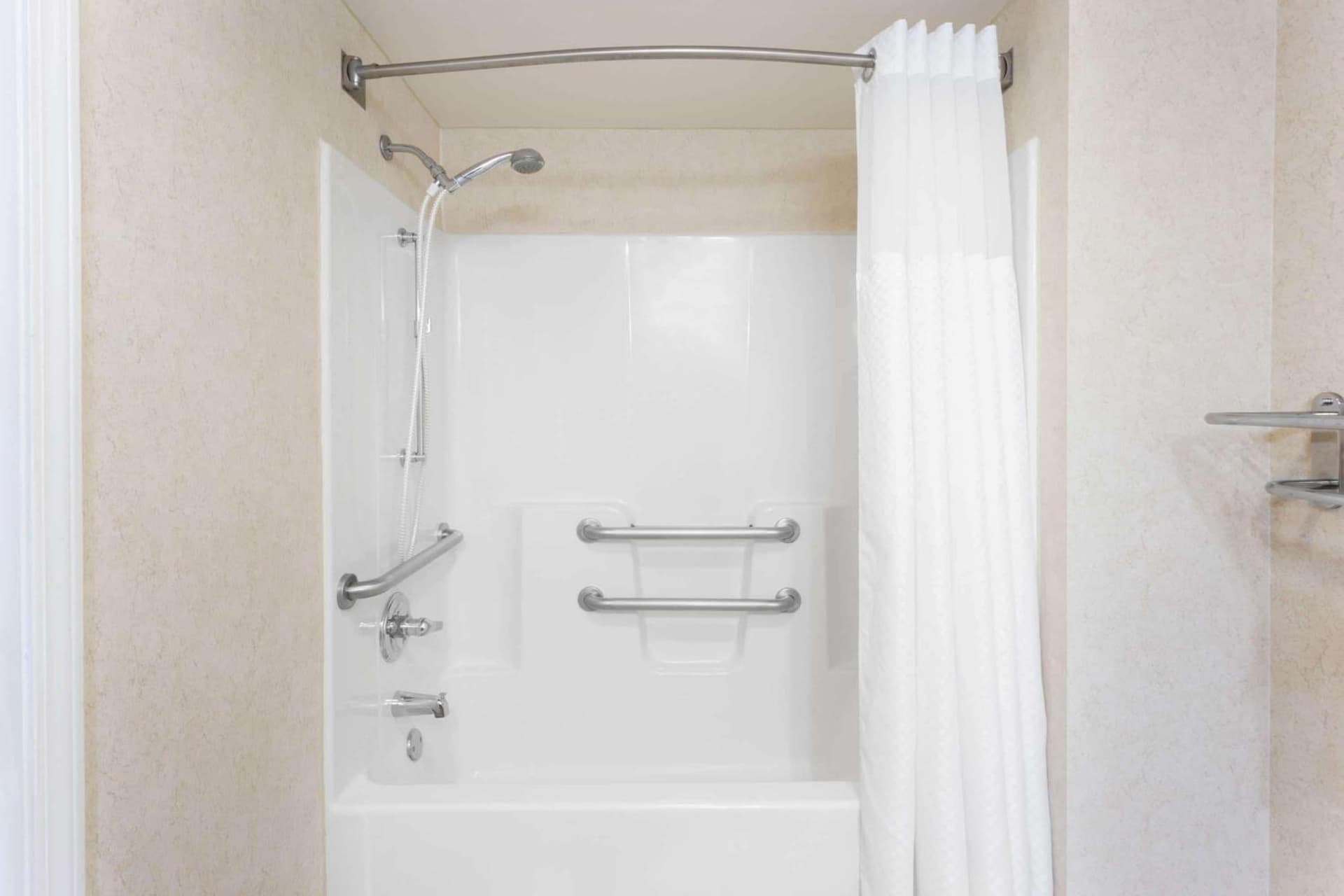 Wingate by Wyndham Joliet gallery photo in Joliet, IL — image 12