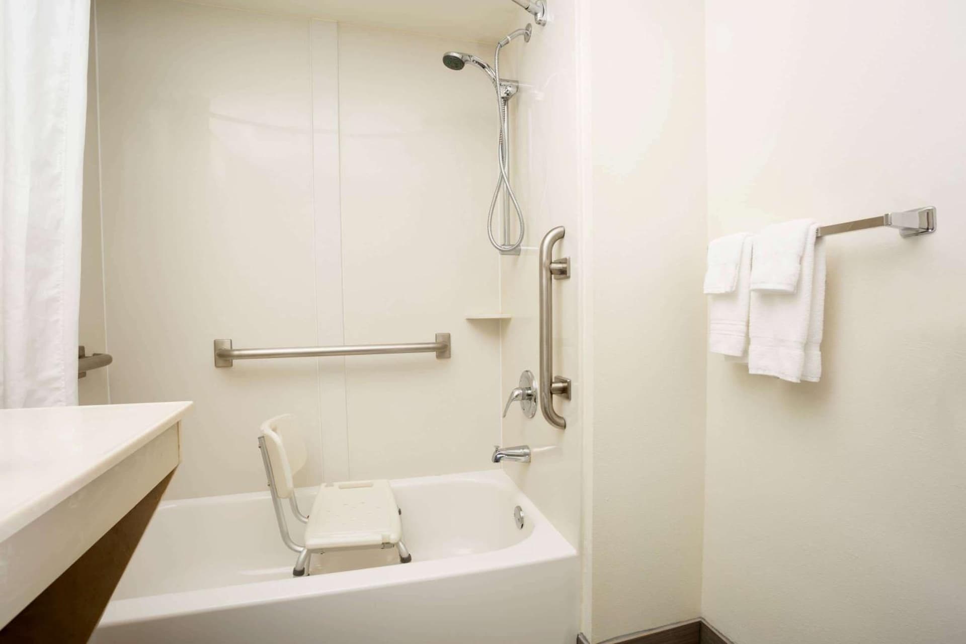 Wingate by Wyndham Raleigh Durham / Airport gallery photo in Durham, NC — image 17